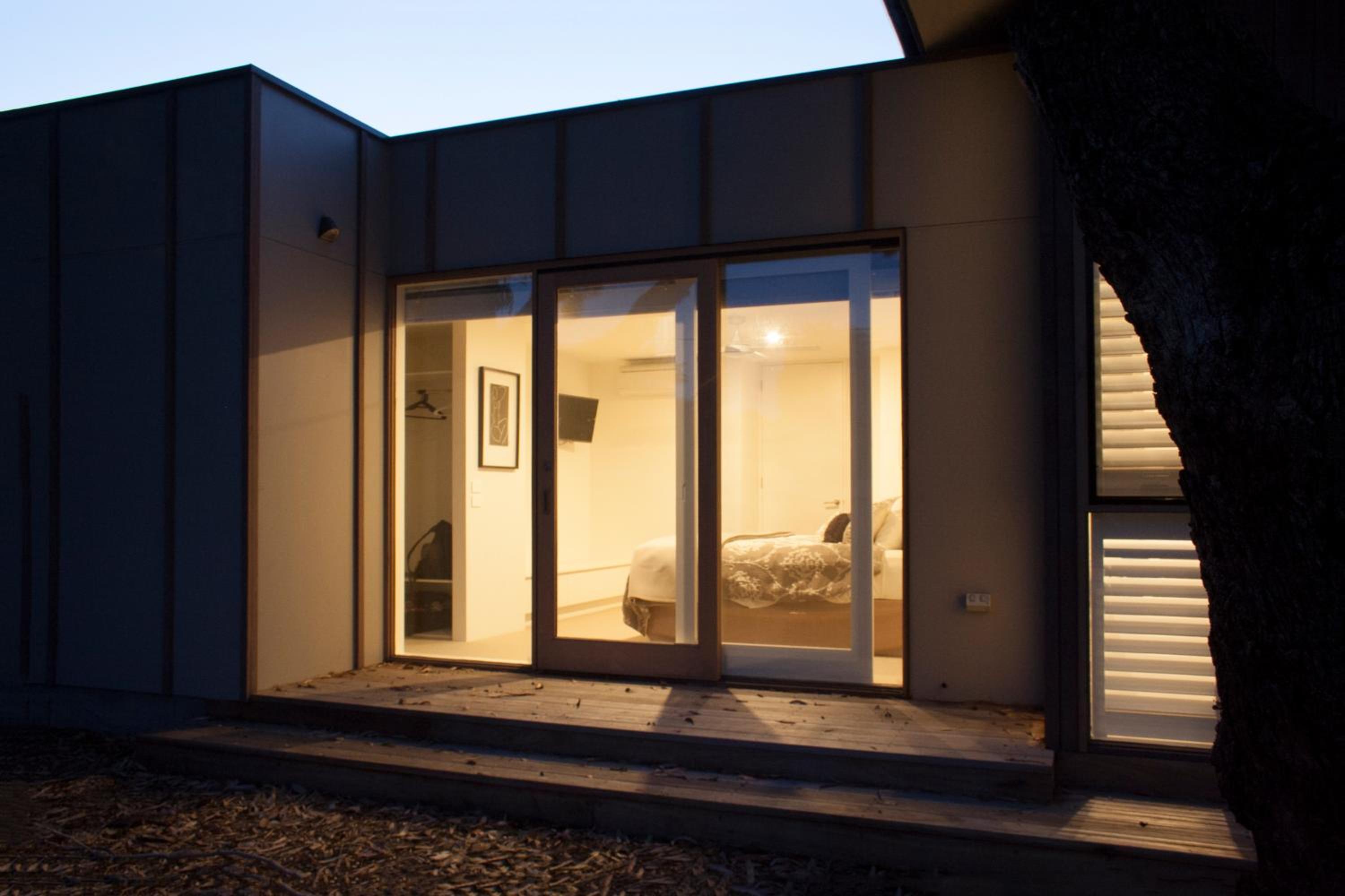 Three-Bedroom House photo 2