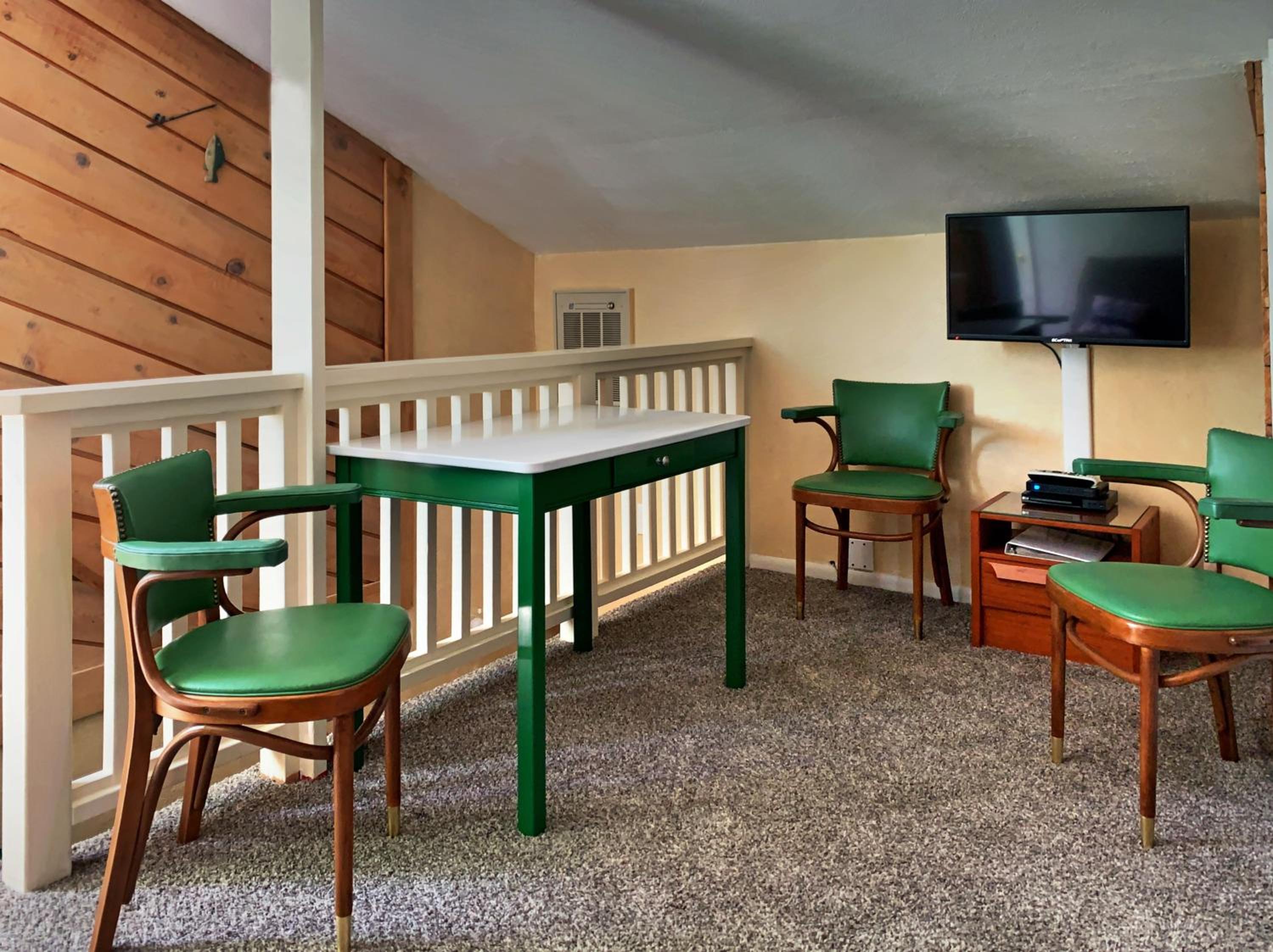 Quadruple Room with Private Bathroom