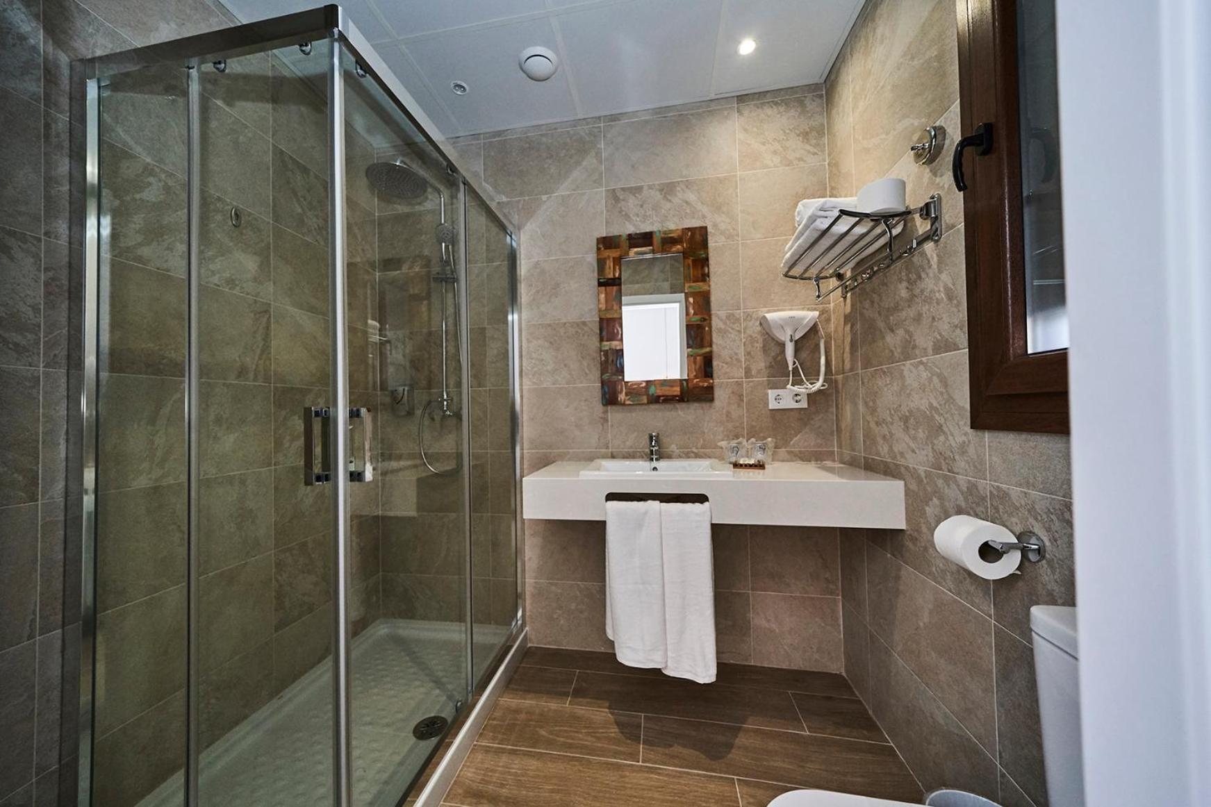 Double or Twin Room with Pool View photo 3