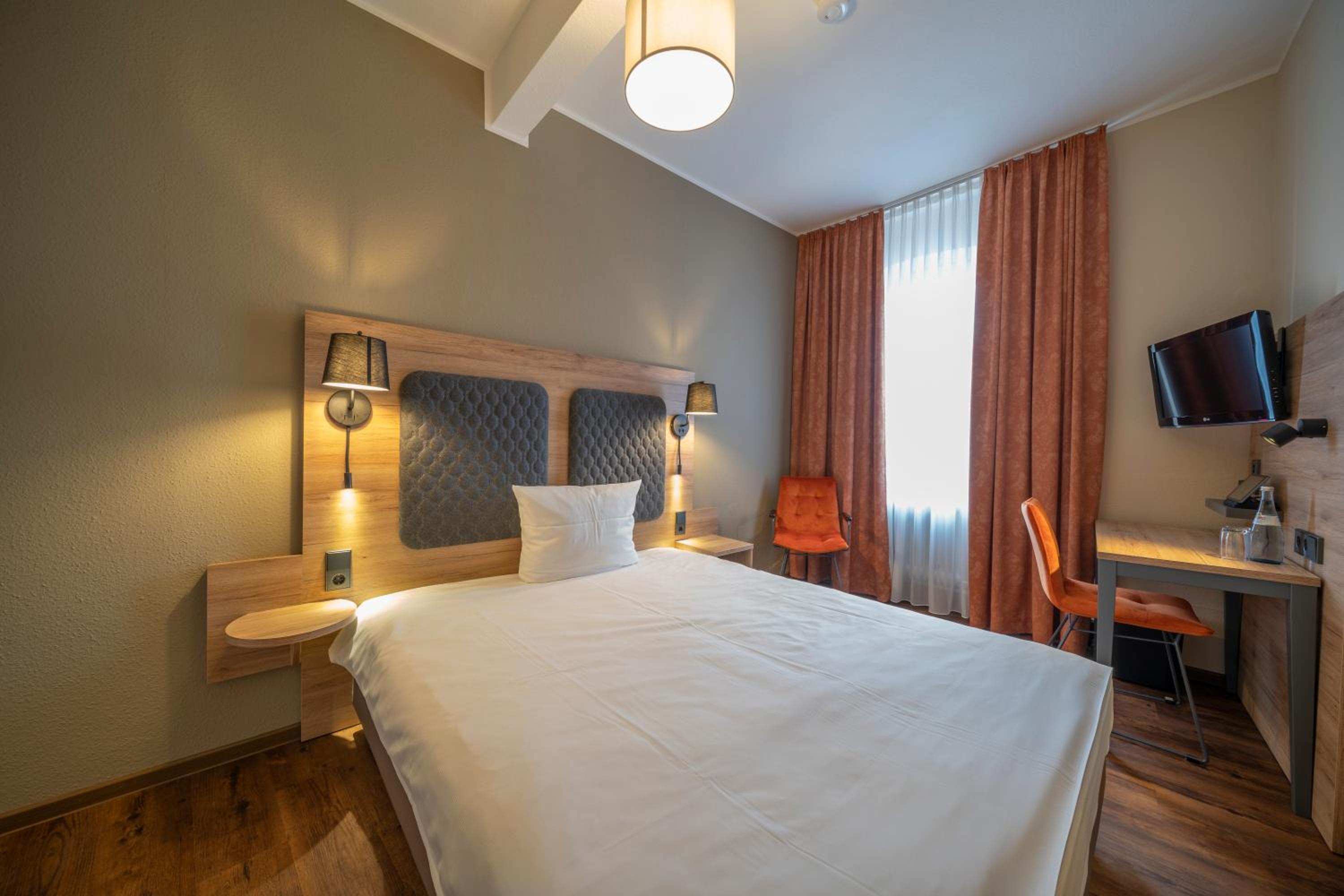 Standard Double or Twin Room - Photo 25
