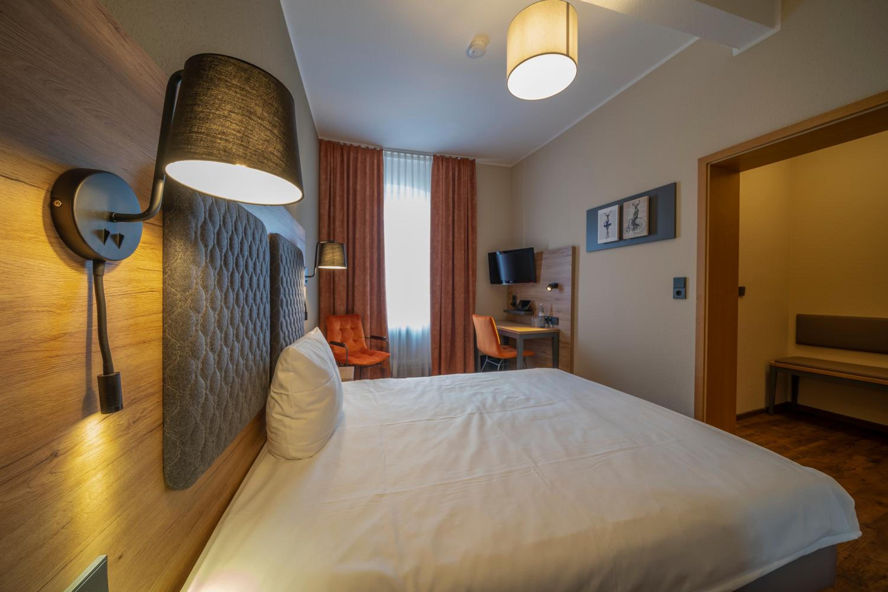 Standard Double or Twin Room - Photo 26