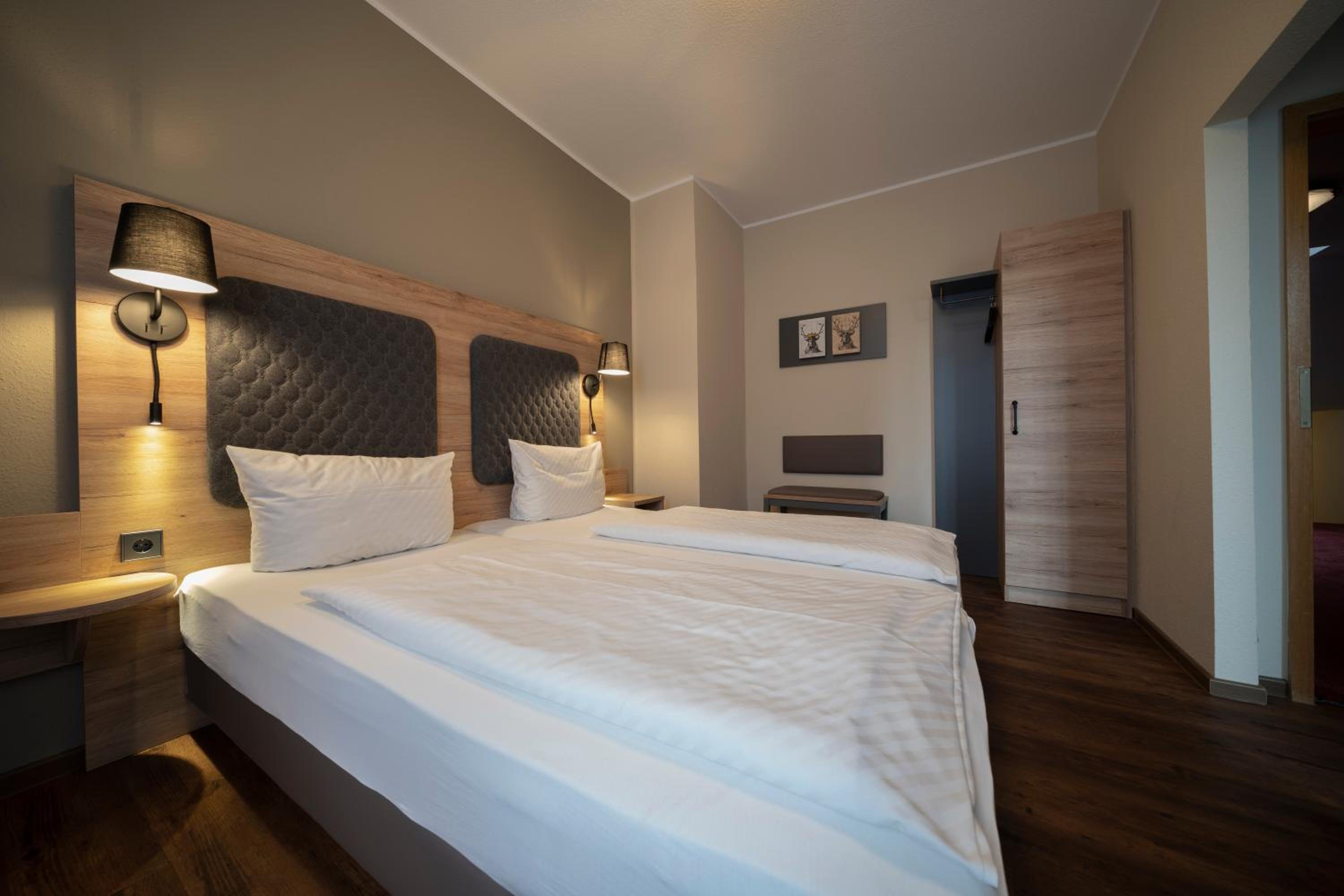Standard Double or Twin Room - Photo 27