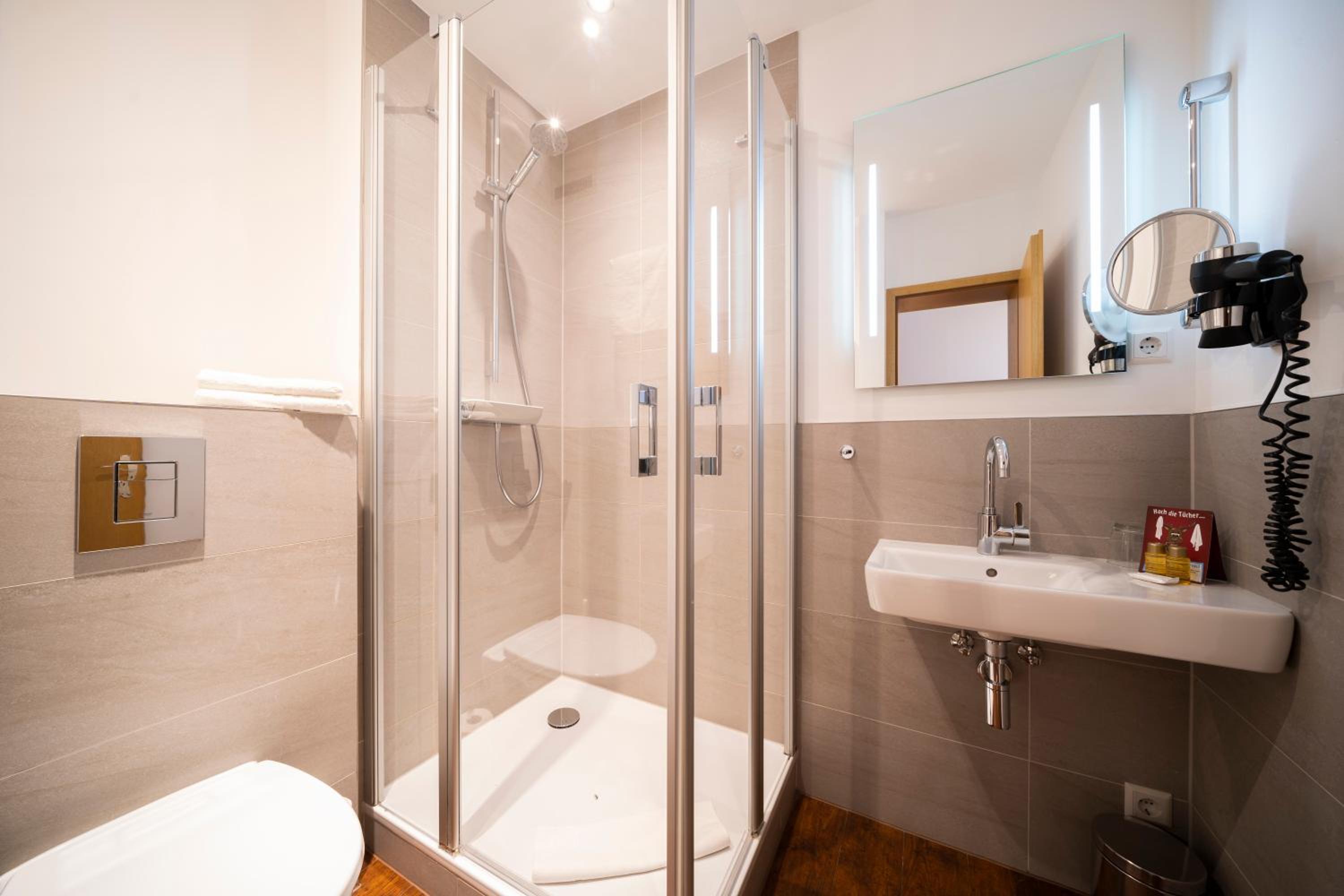 Standard Double or Twin Room - Photo 30