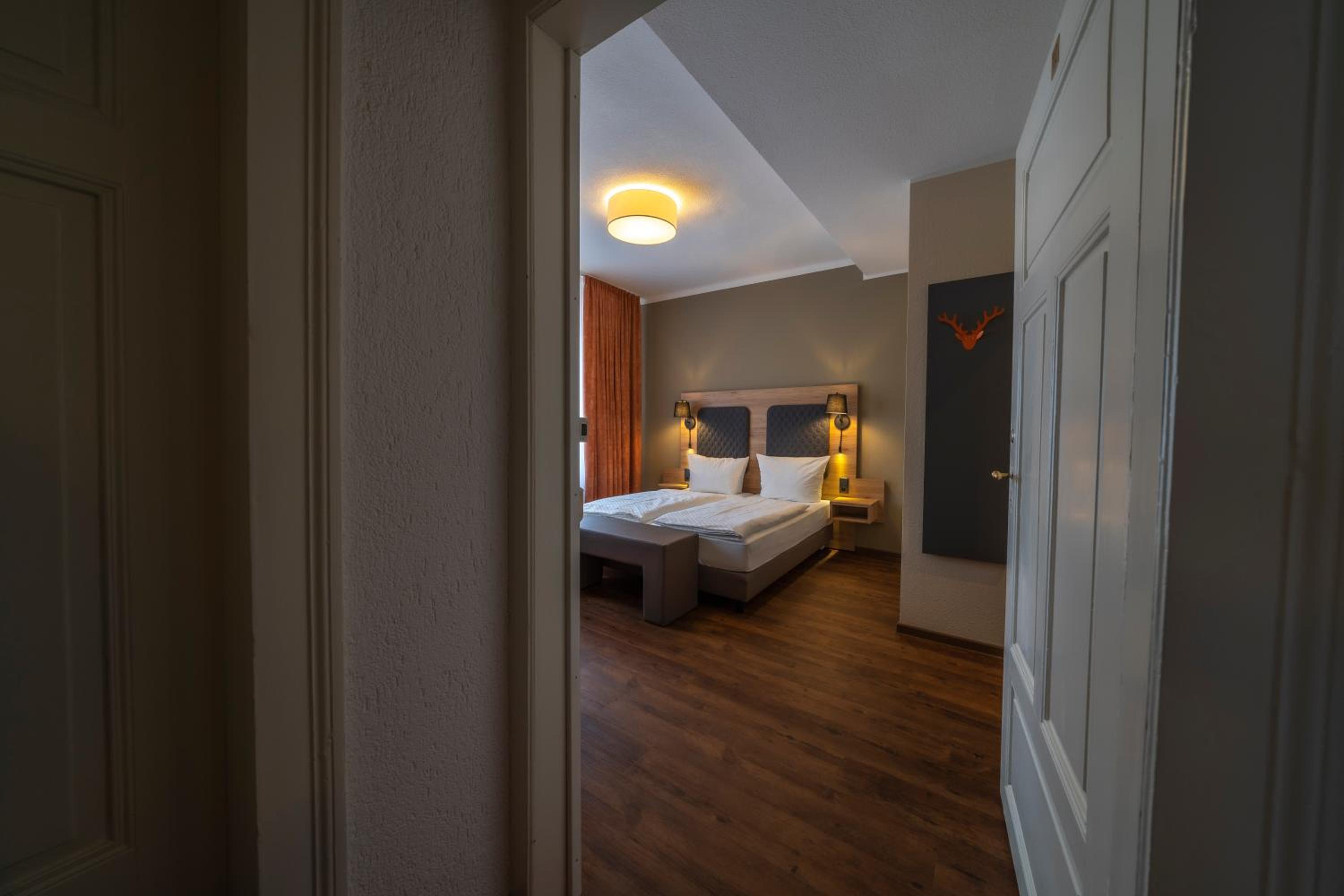 Standard Double or Twin Room - Photo 32