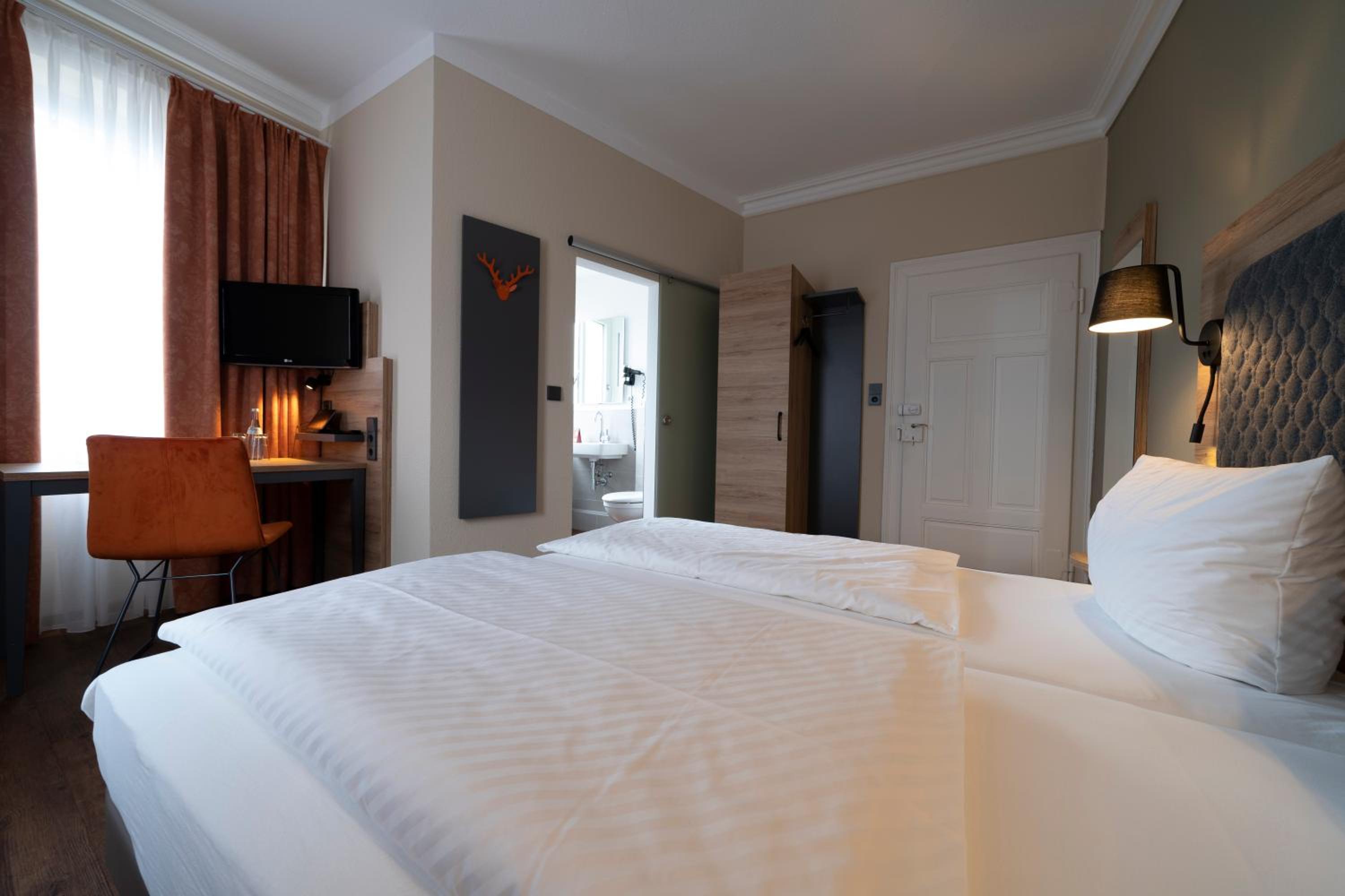 Standard Double or Twin Room - Photo 35