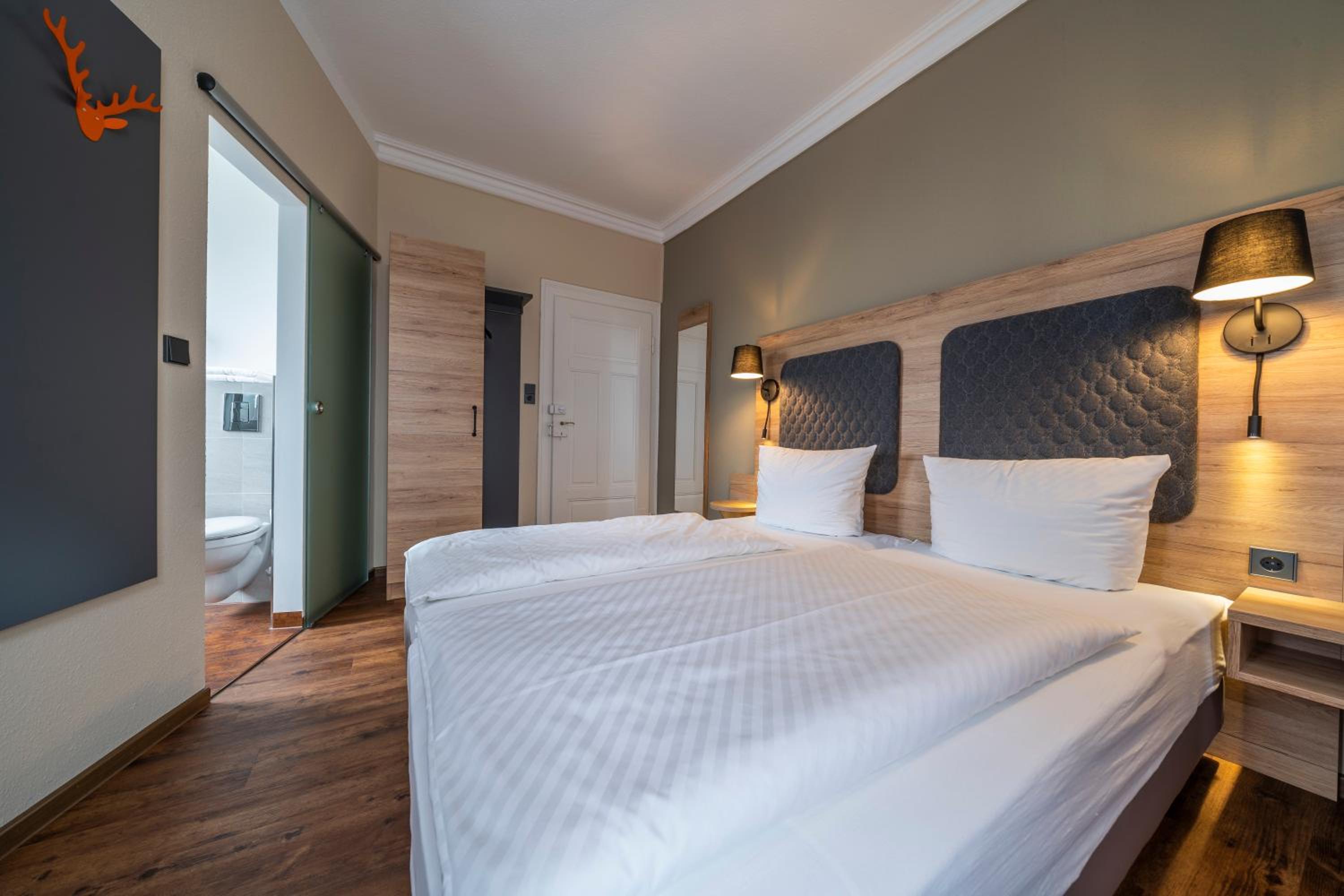 Standard Double or Twin Room - Photo 37