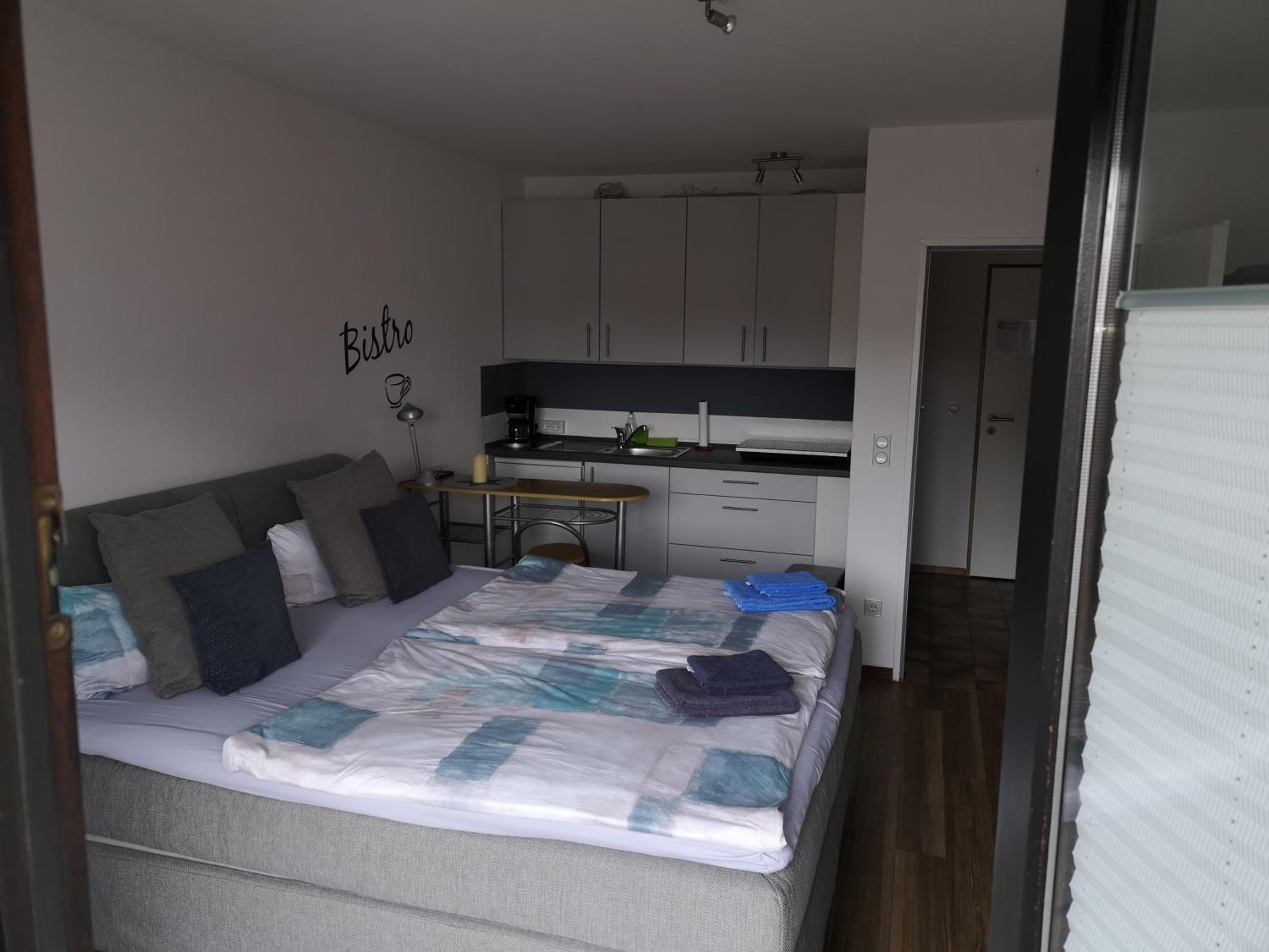 Apartment with Balcony - Photo 22
