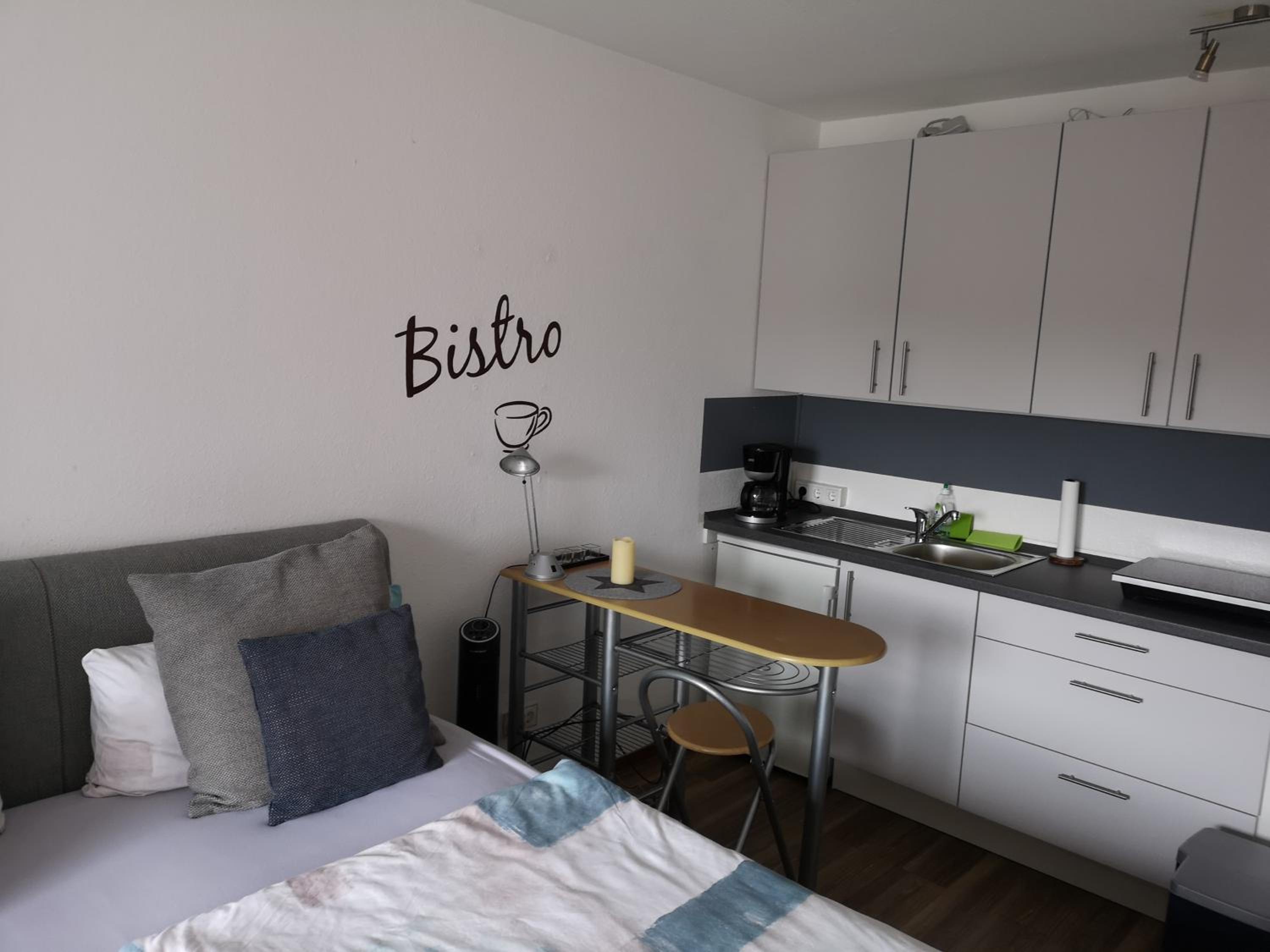 Apartment with Balcony - Photo 5