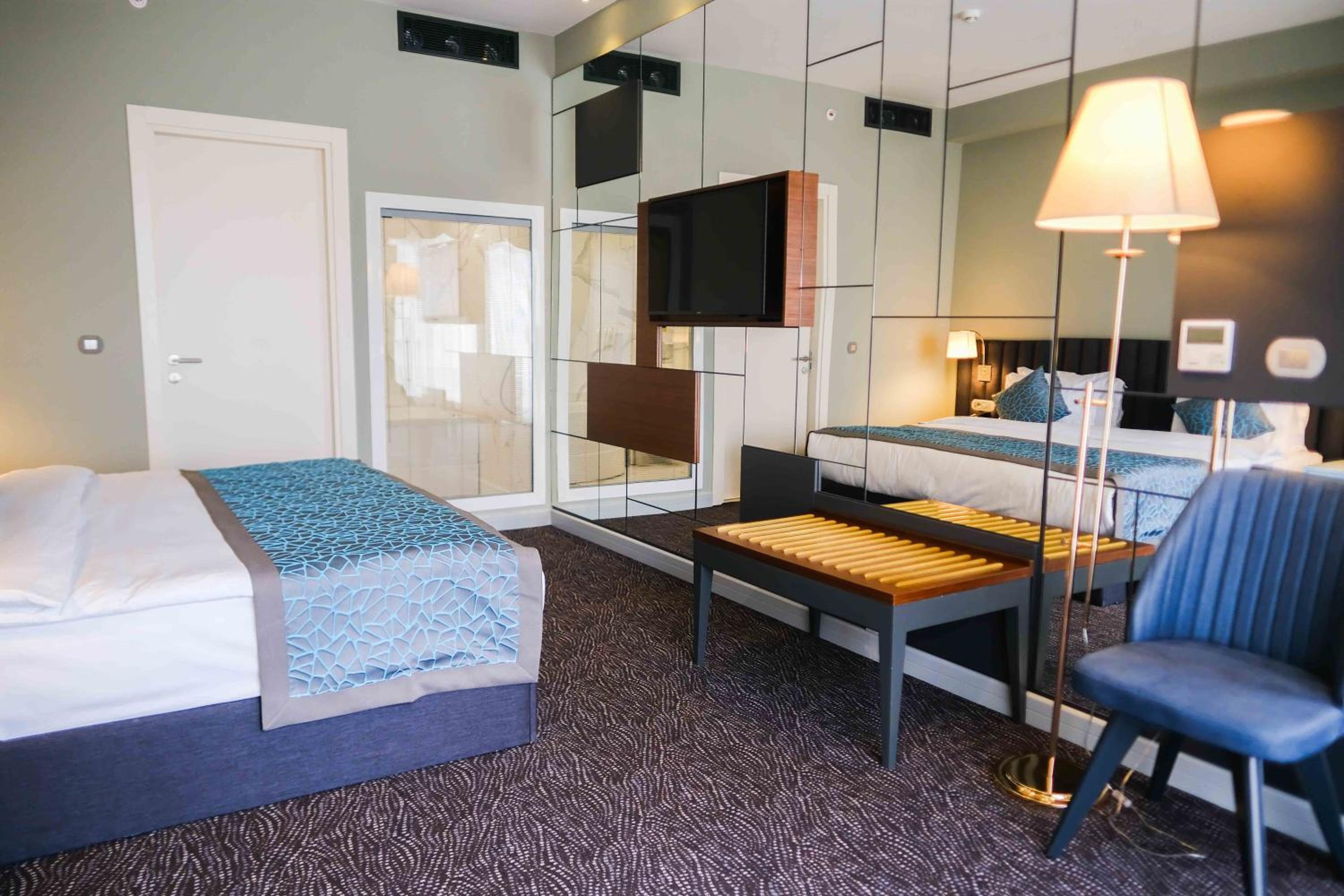 Executive Suite with Jacuzzi and Terrace photo 2