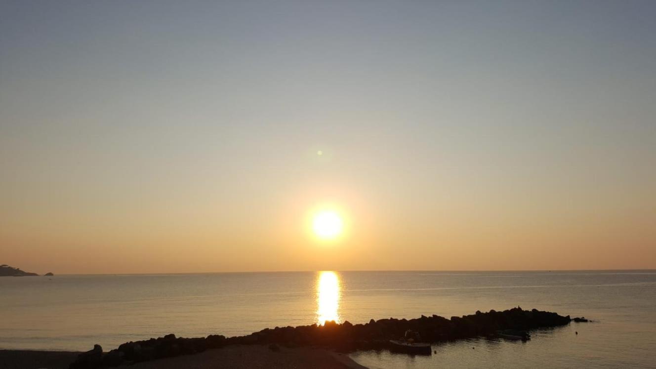 Deluxe Double Room with Sea View - Photo 9