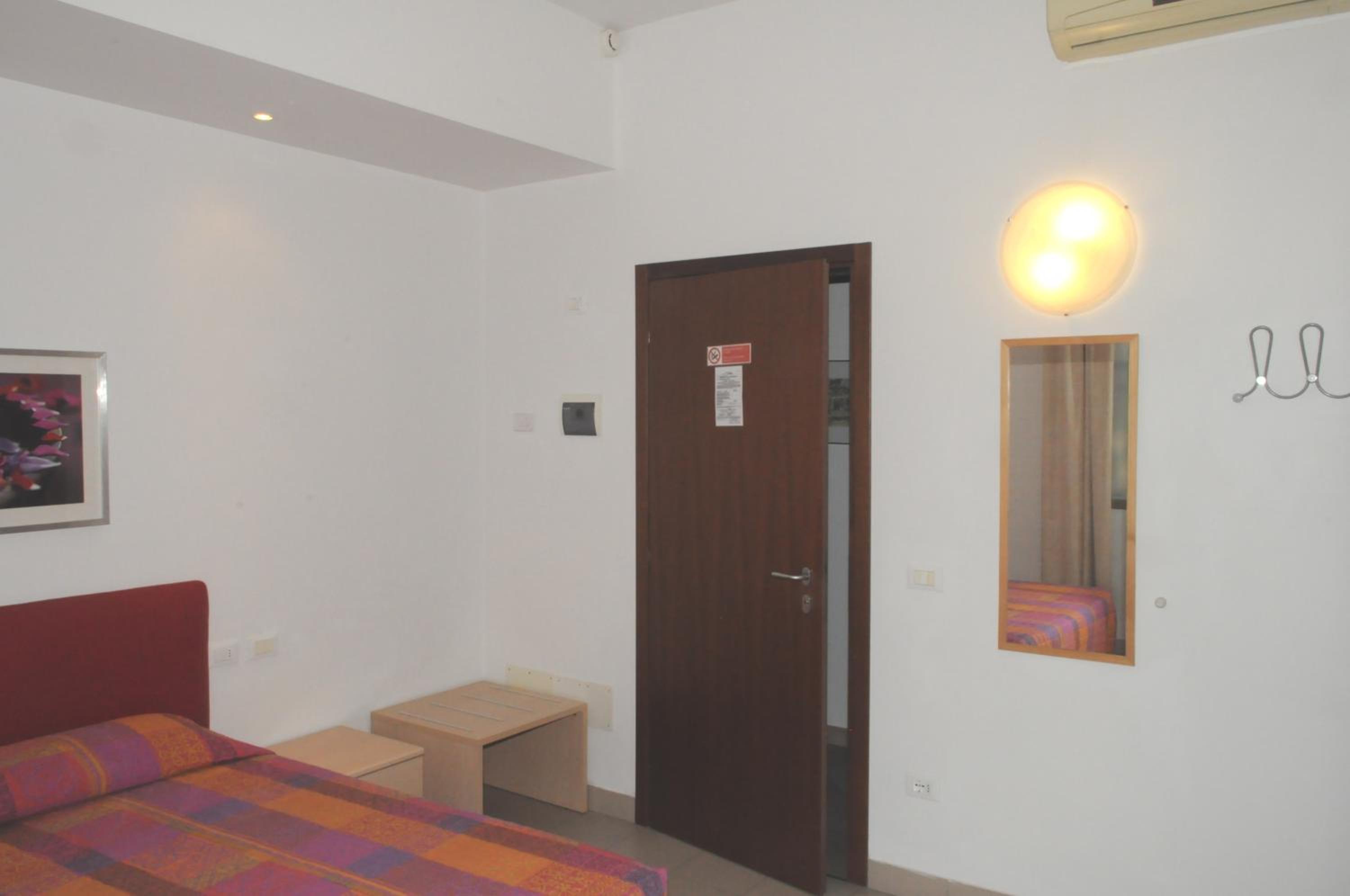 Double or Twin Room - Photo 11