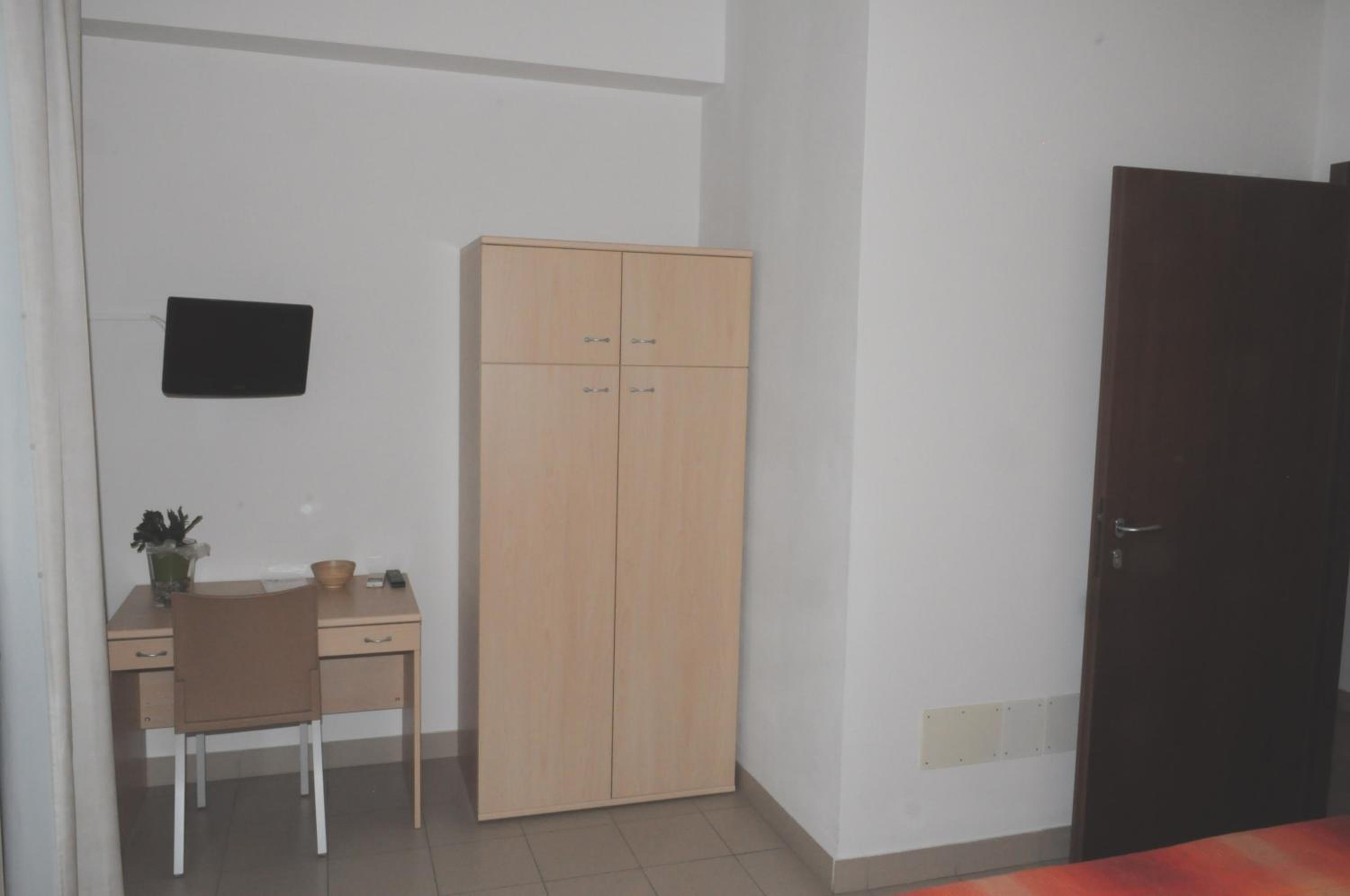Double or Twin Room - Photo 4