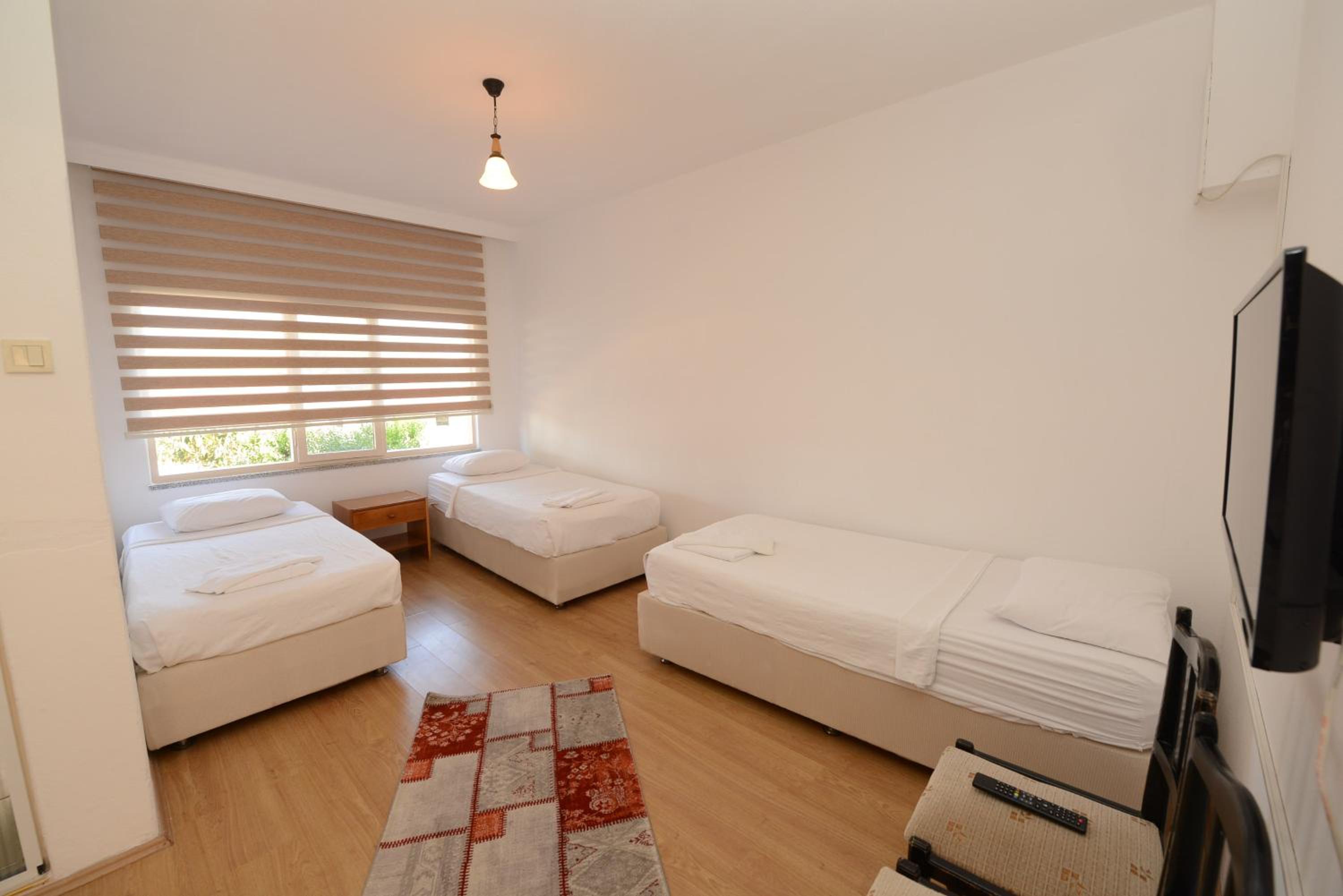 Quadruple Room With Balcony - Photo 12