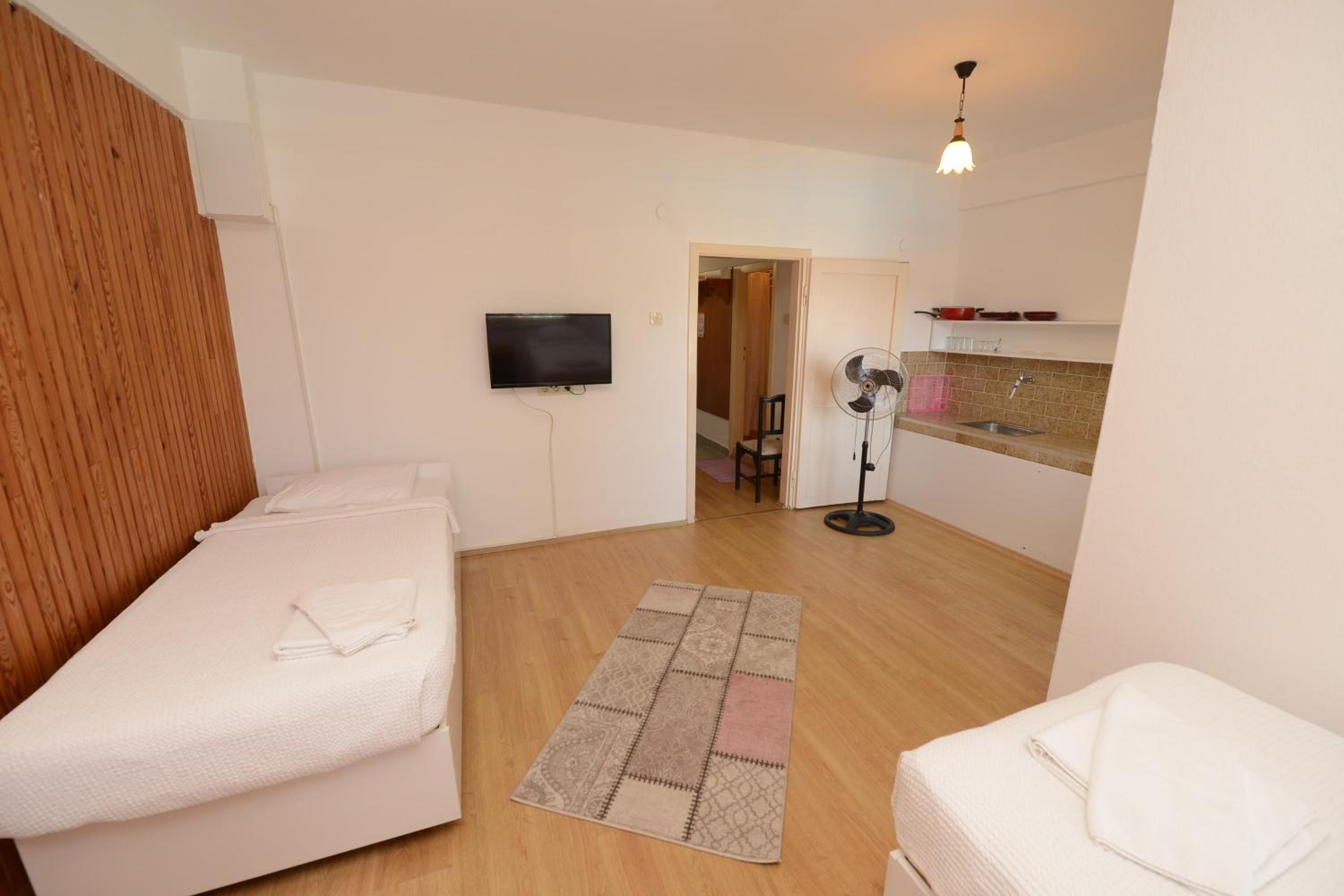 Quadruple Room With Balcony - Photo 11
