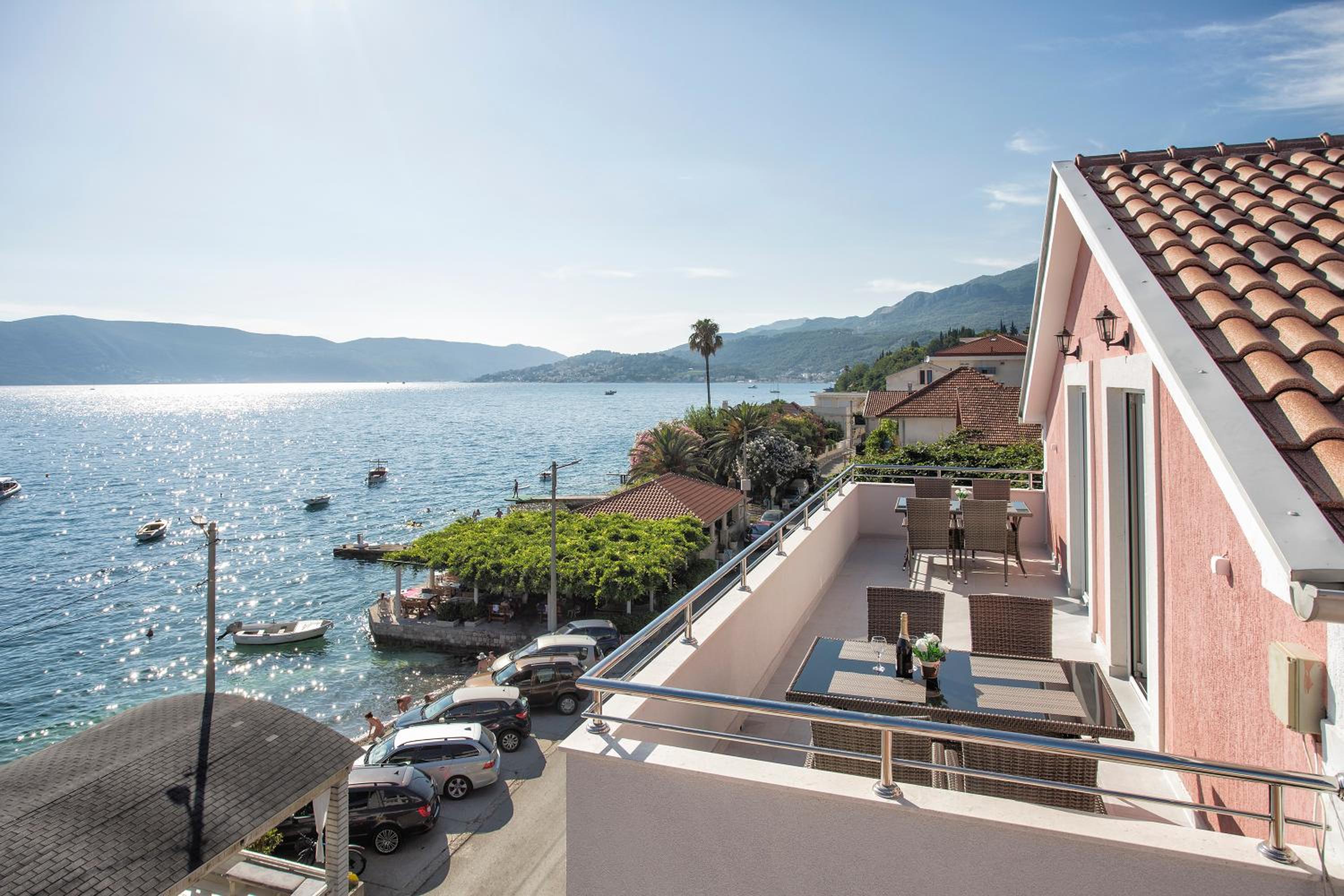 One-Bedroom Apartment With Sea View