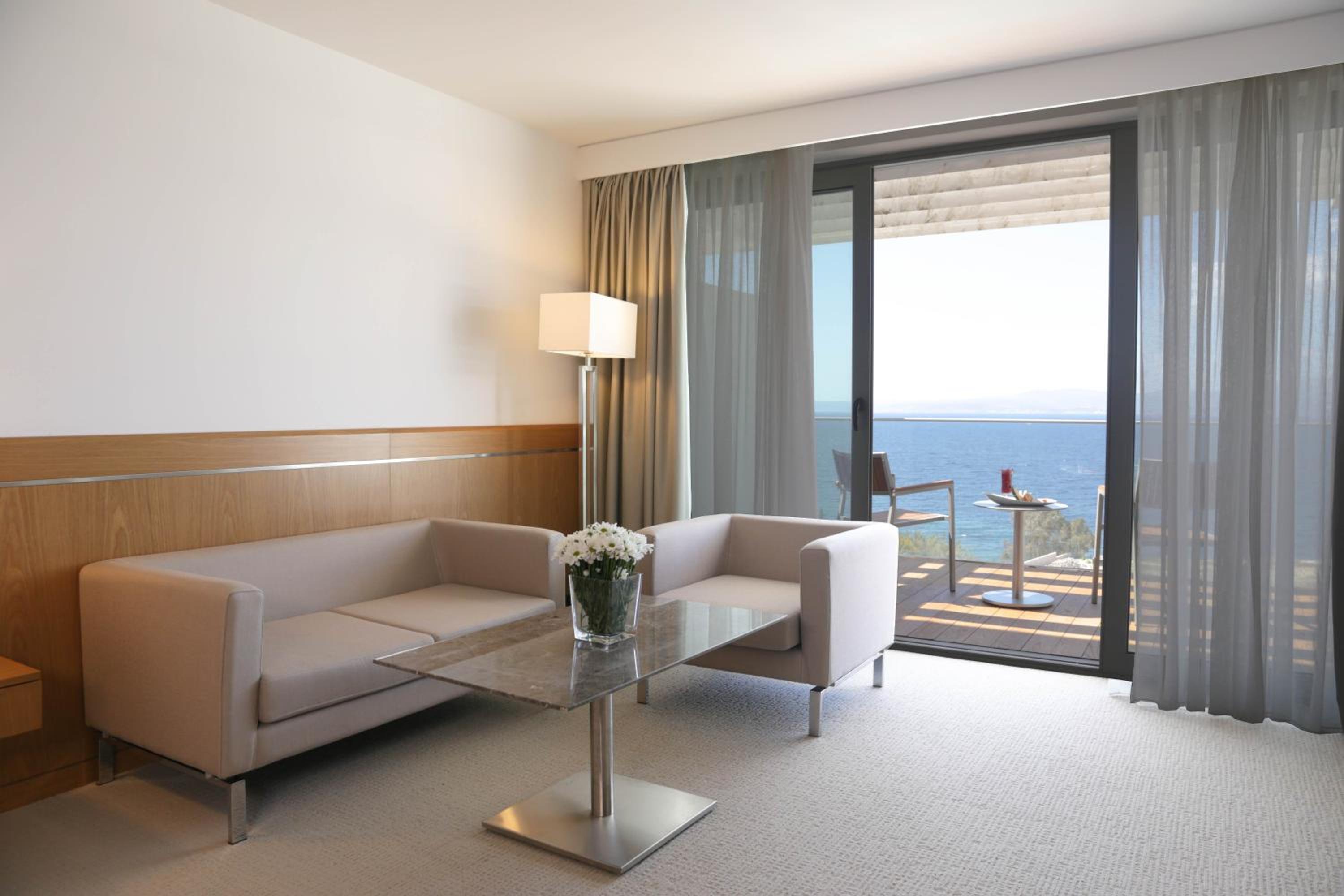 Deluxe Double Room with Balcony and Sea View - Photo 3