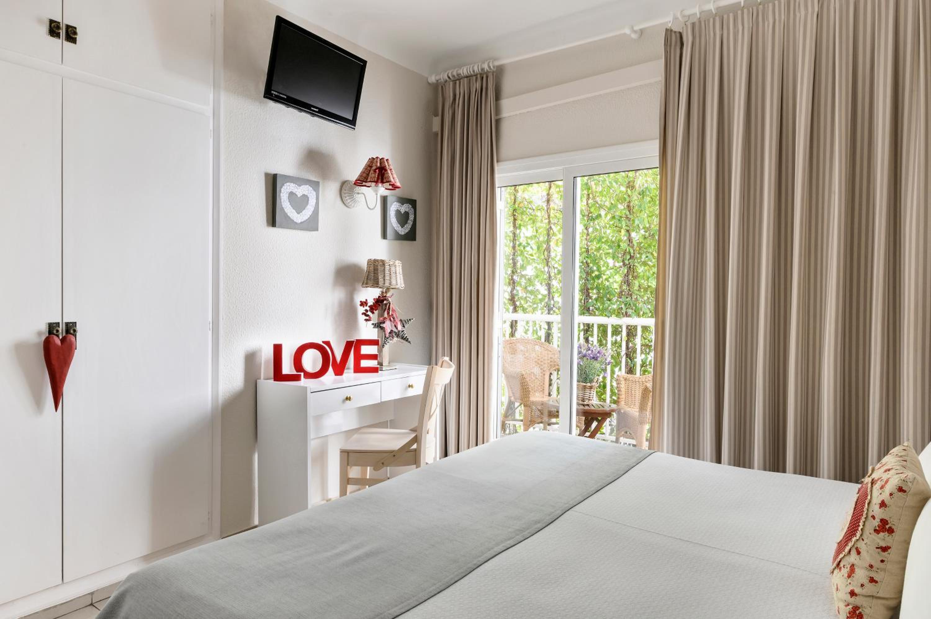 Double or Twin Room with Balcony photo 2