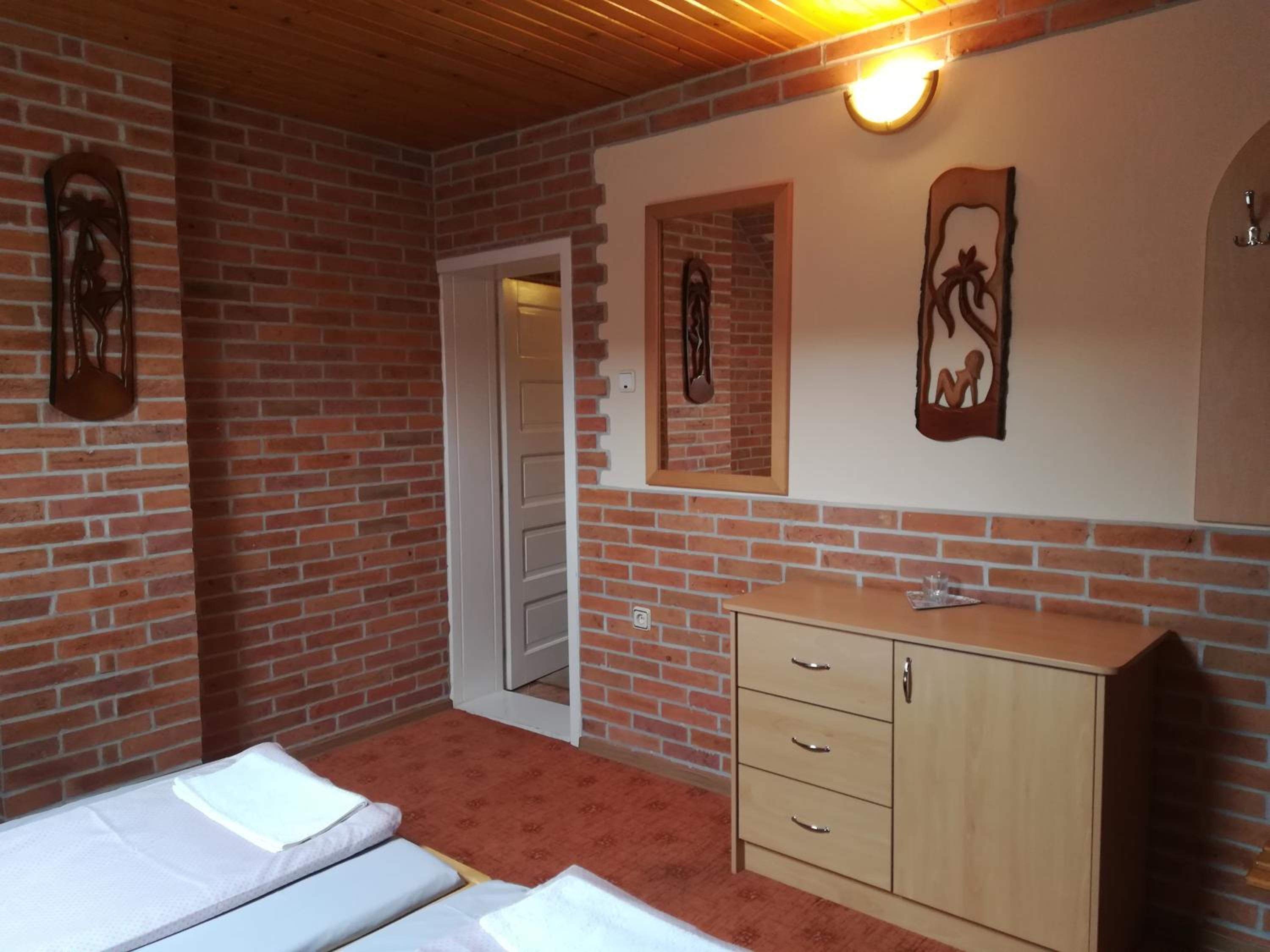 Double or Twin Room with Shared Bathroom photo 1
