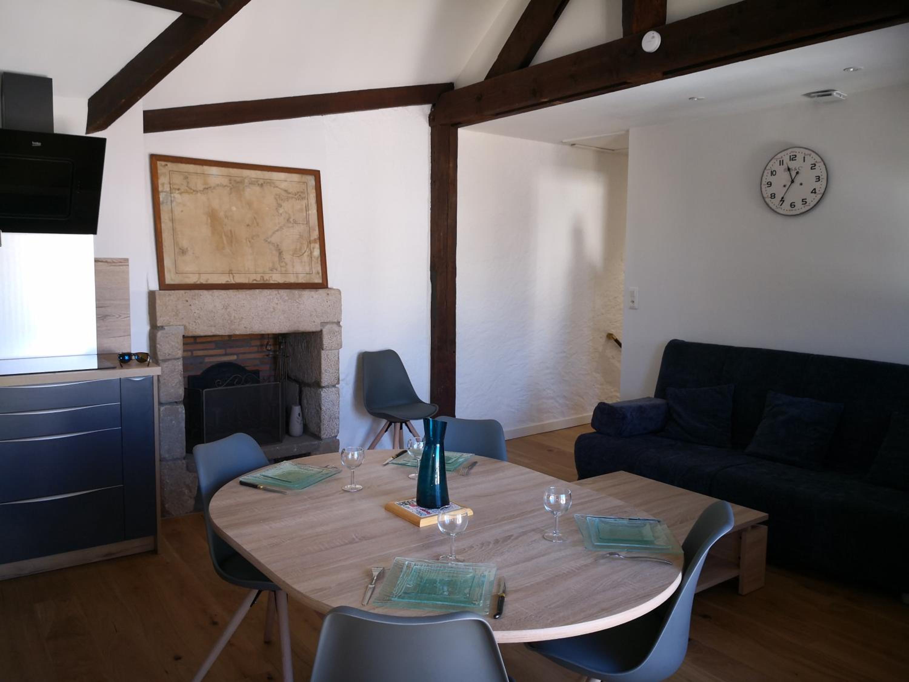 Two-Bedroom Apartment - Photo 2