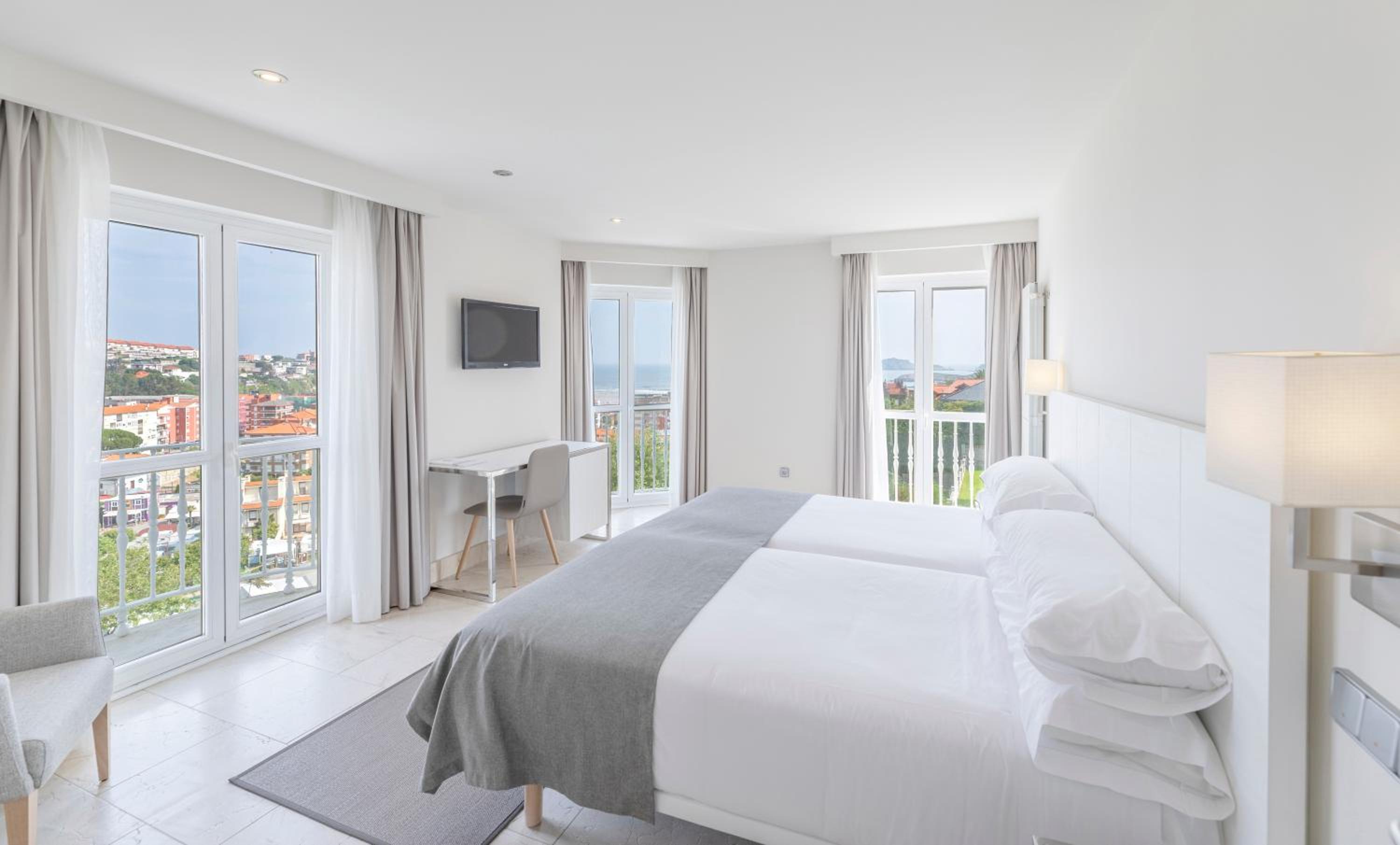 Double or Twin Room - Photo 7