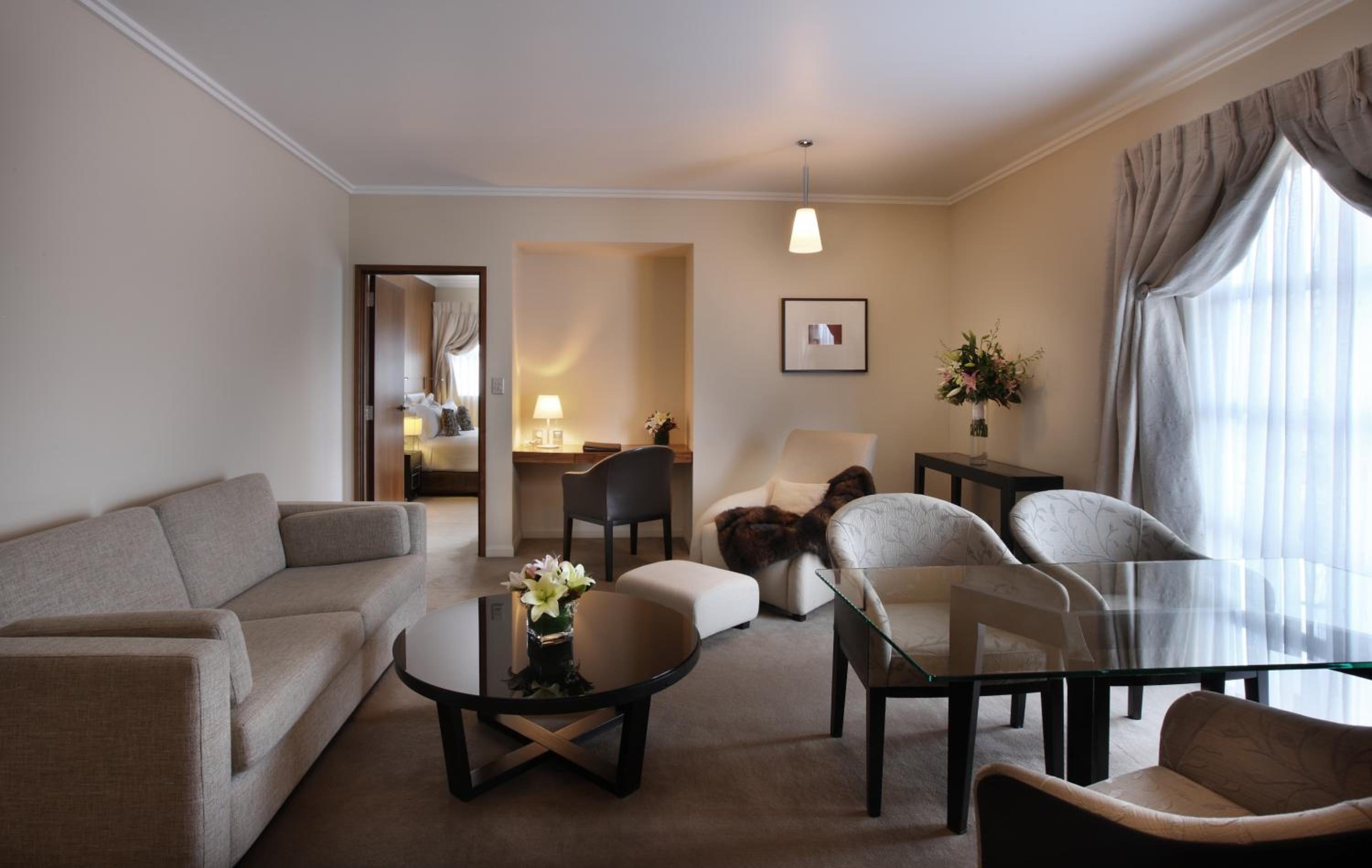 Junior King Suite with Balcony - Photo 10