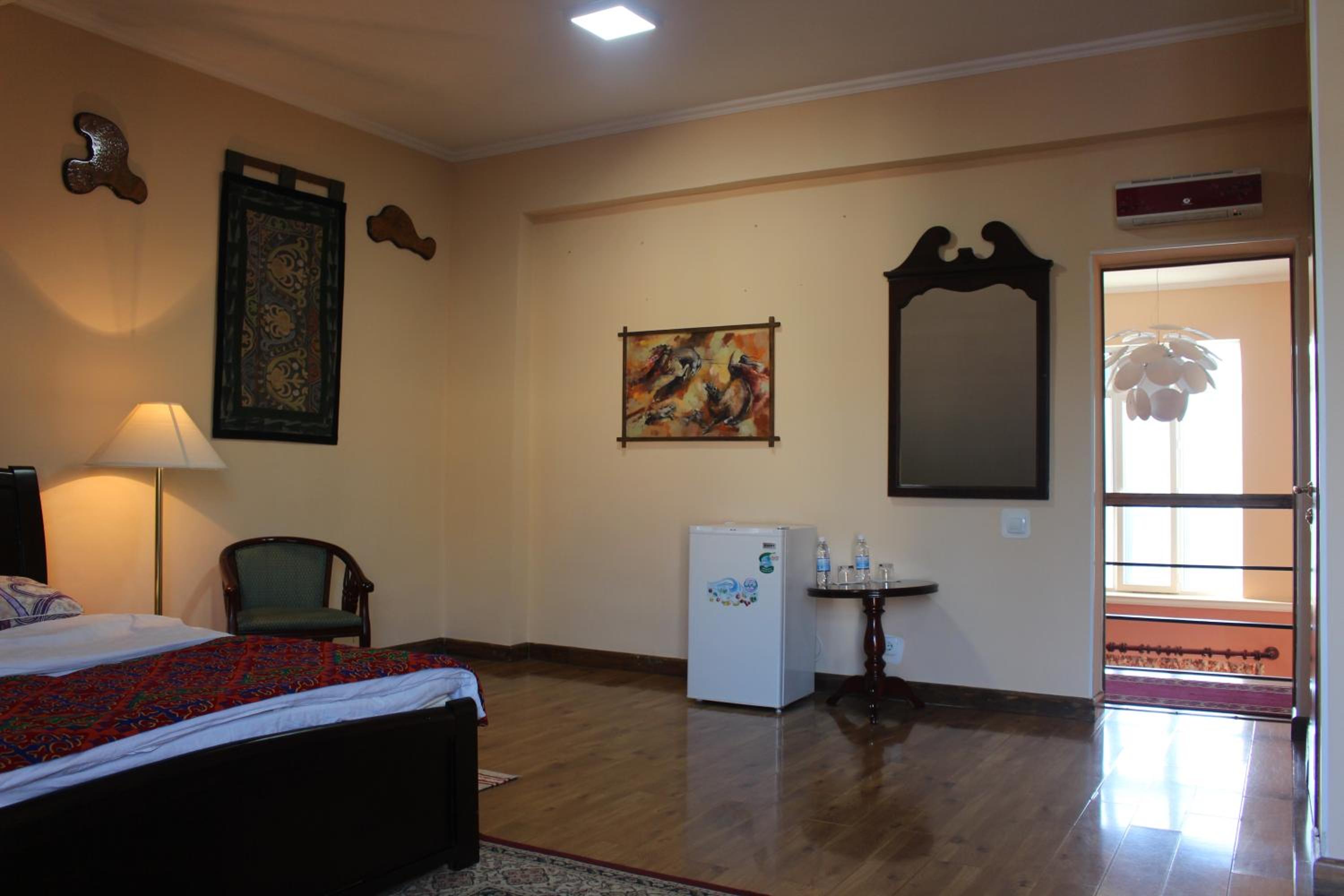 Large Double Room photo 1