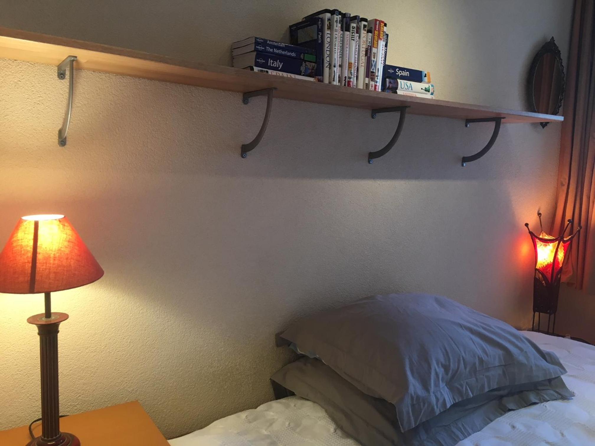 Single Room with Balcony - Shared bathroom photo 3