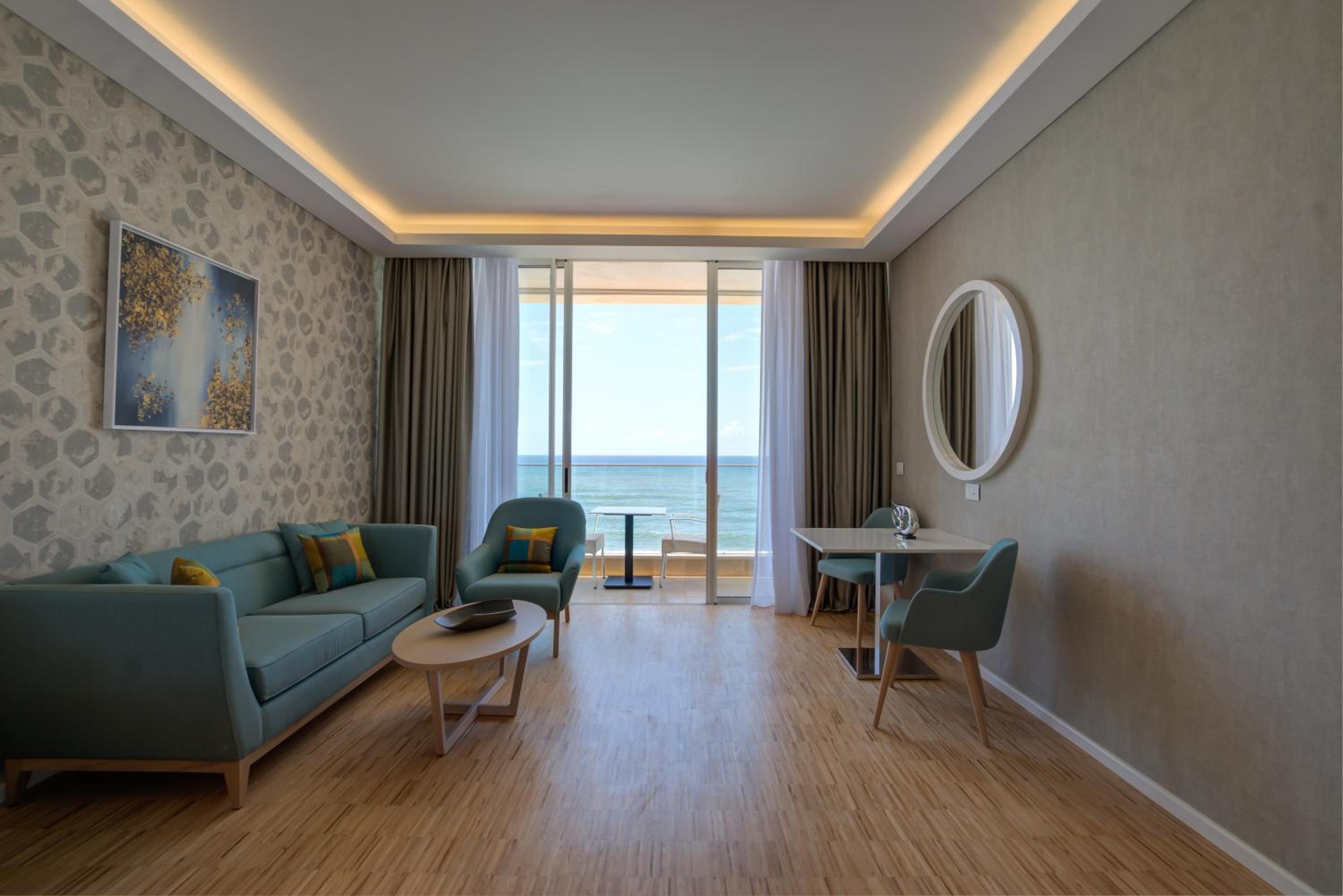 Junior Bay Suite