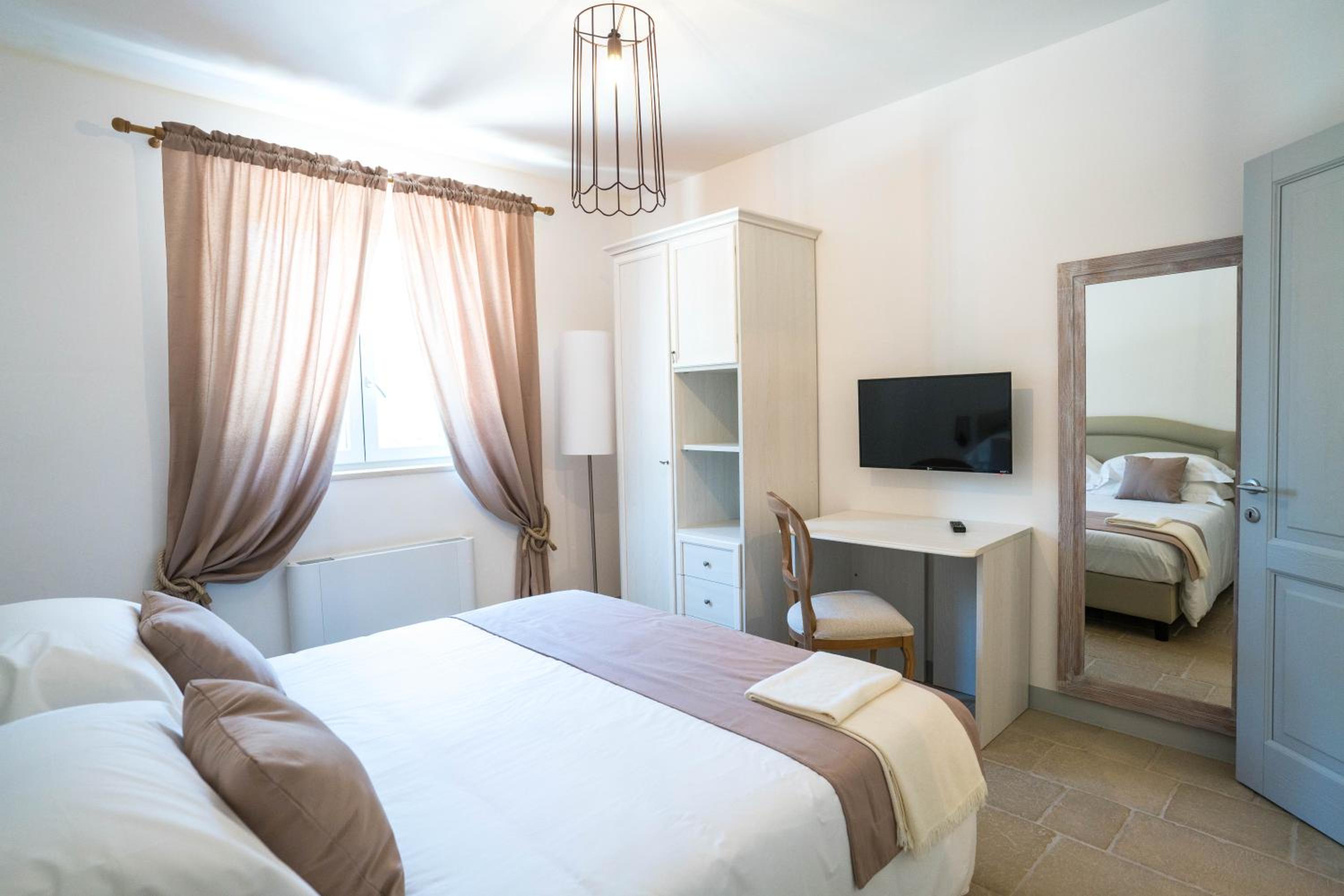 Studio Apartment - Photo 27