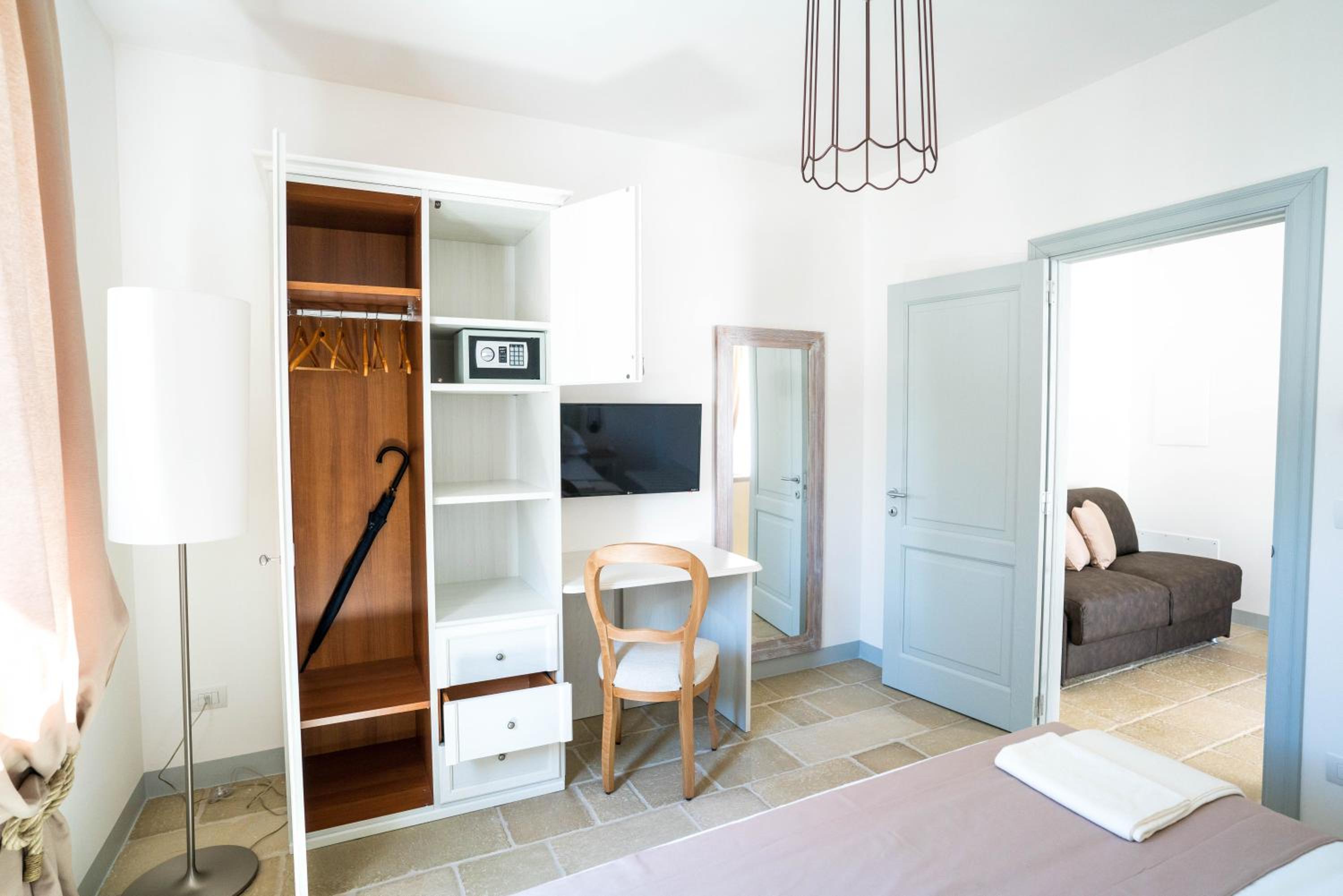 Studio Apartment - Photo 29