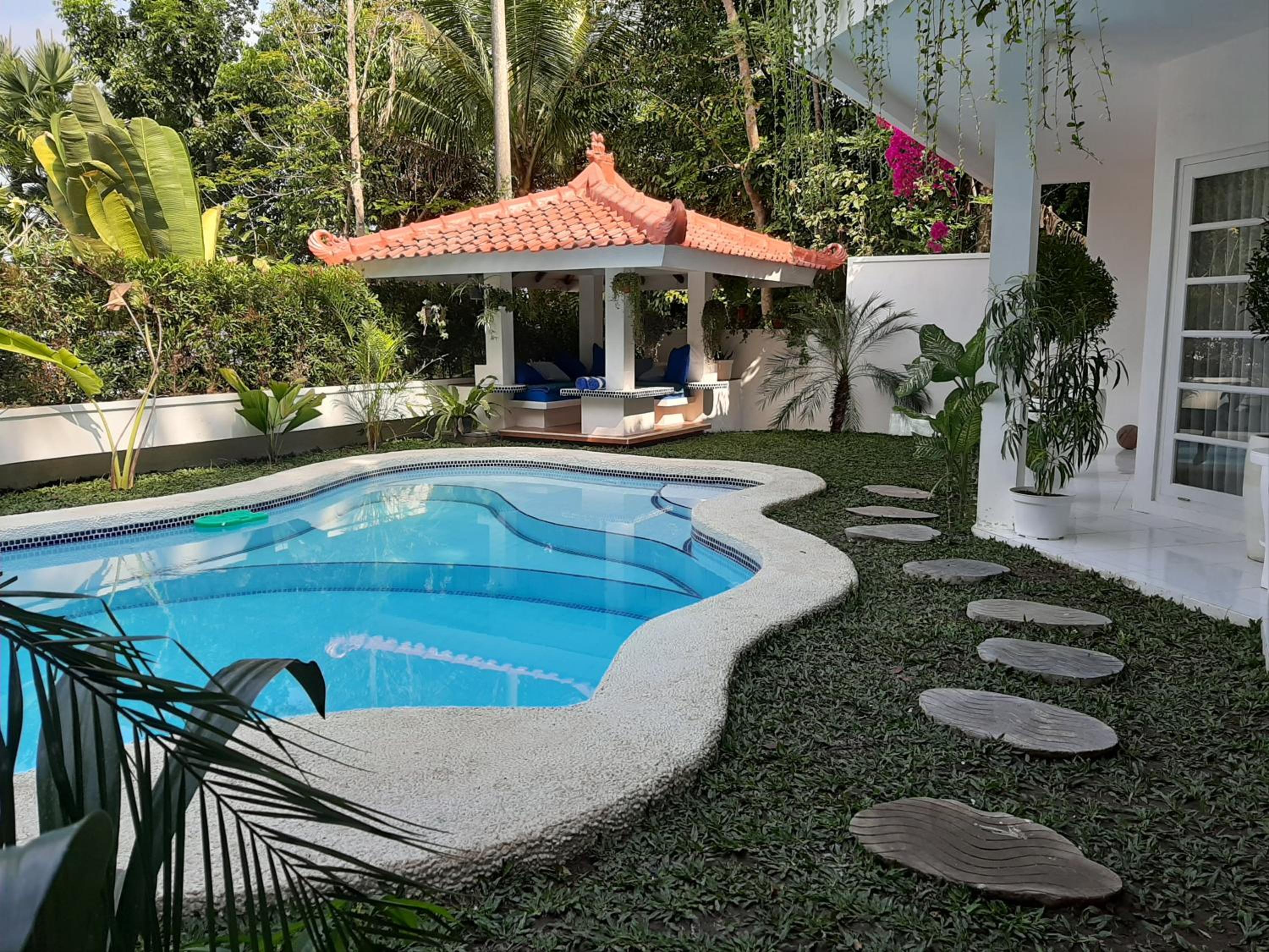 Villa with Private Pool - Photo 1