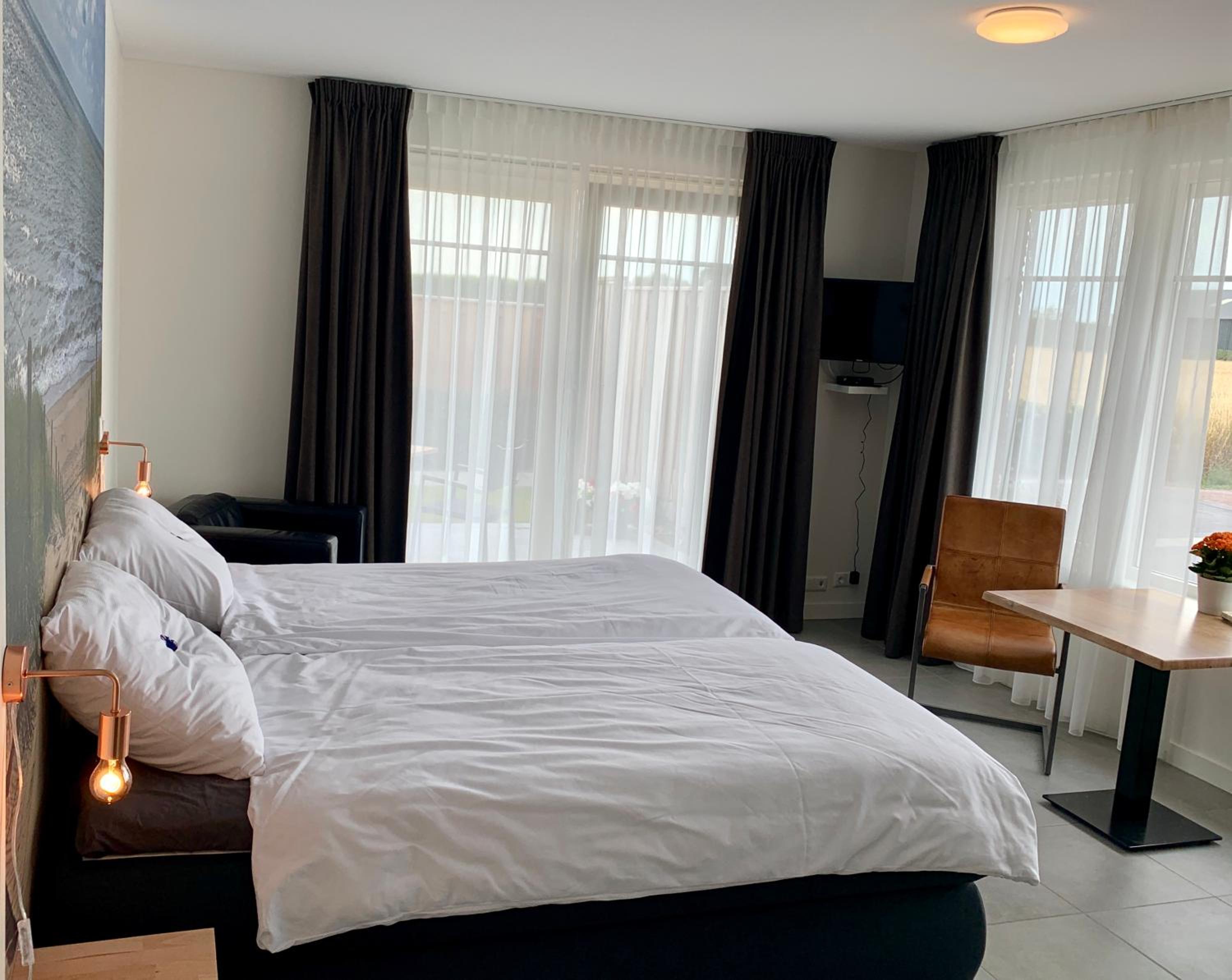 Deluxe Double or Twin Room with Garden View photo 3