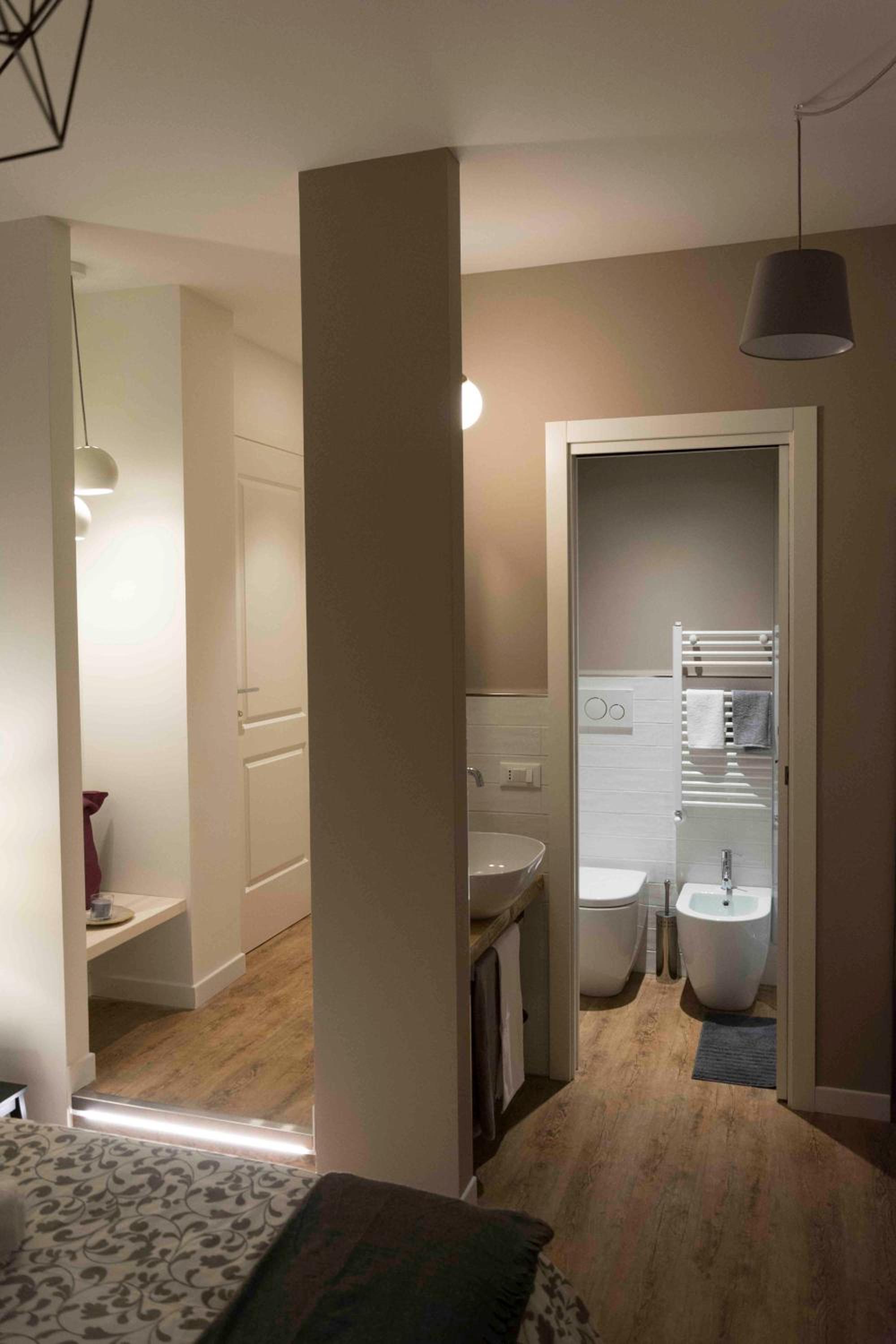 Deluxe Double Room with Balcony photo 2