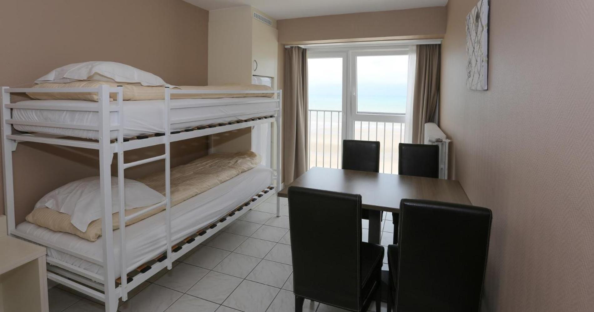 Quadruple Room with Sea View - Photo 21