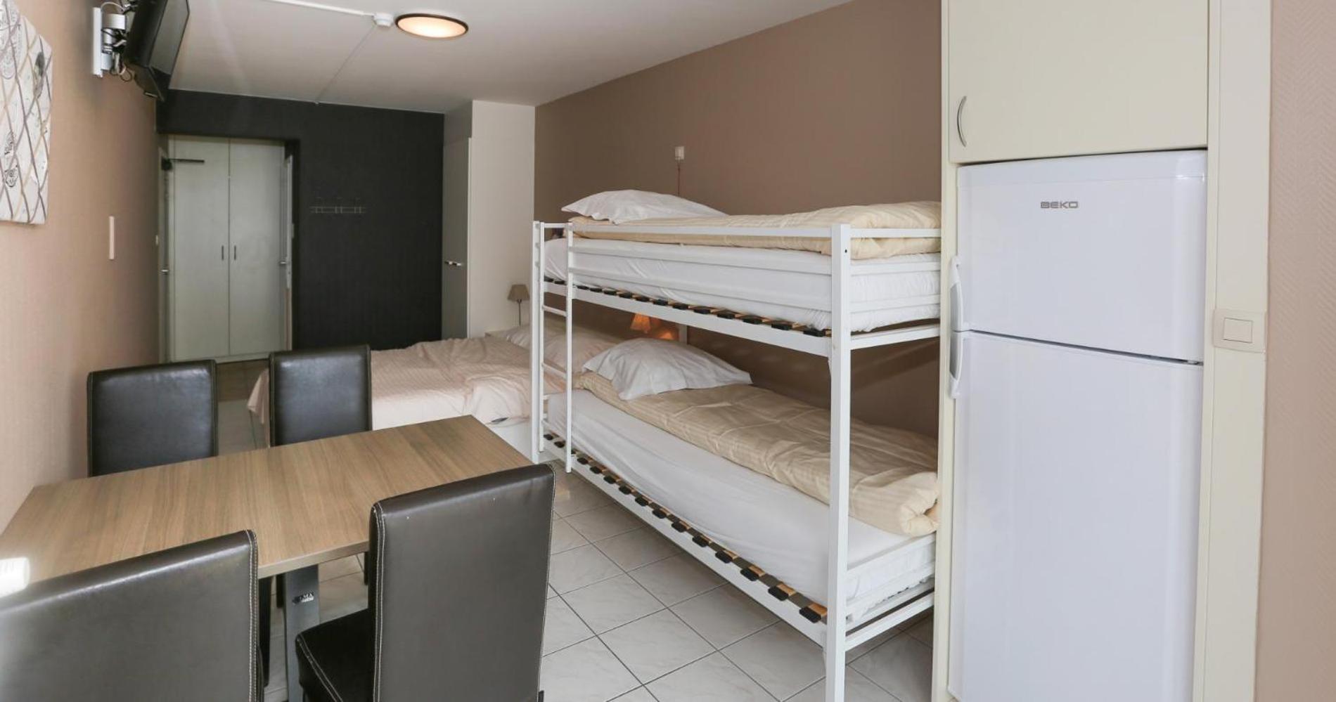 Quadruple Room with Sea View - Photo 22