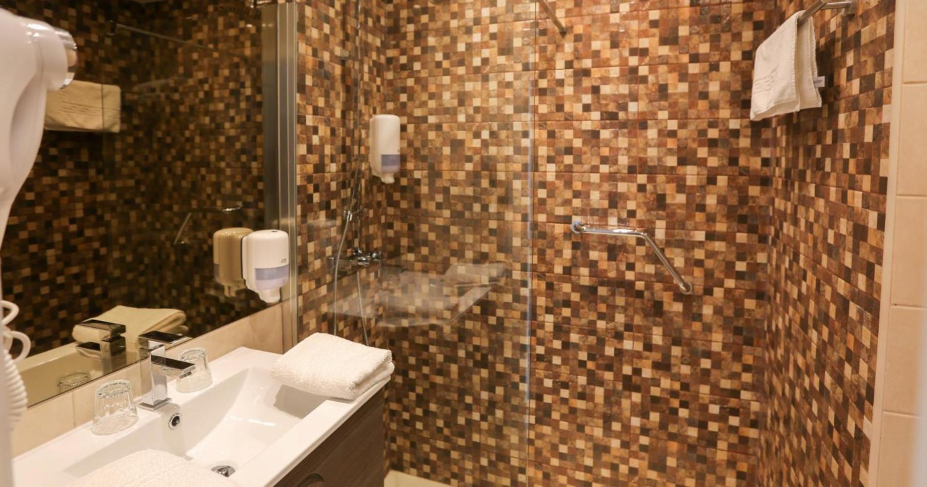 Standard Double Room with Sea View - Photo 4