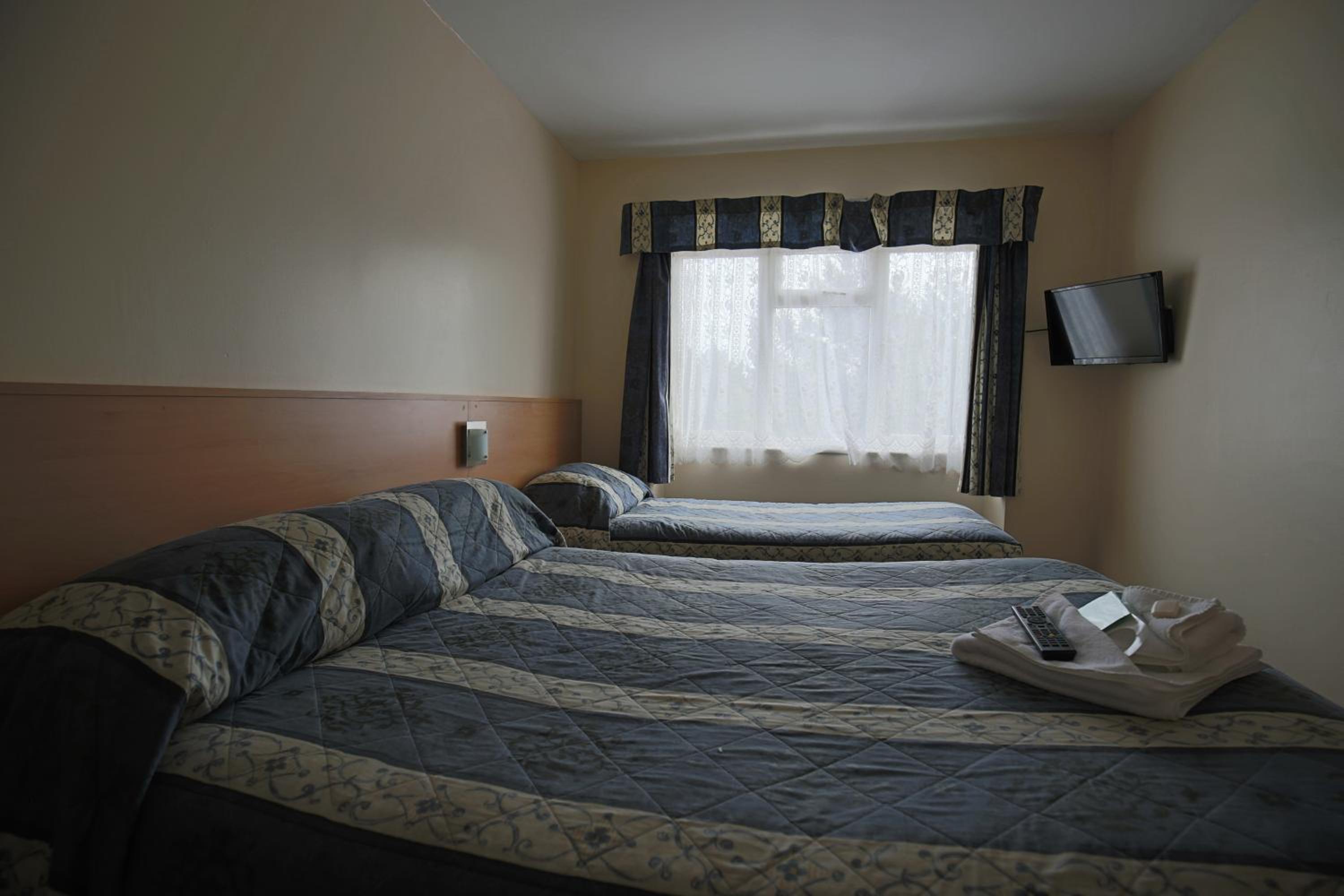 Family Room (2 Adults + 1 Child) - Photo 3