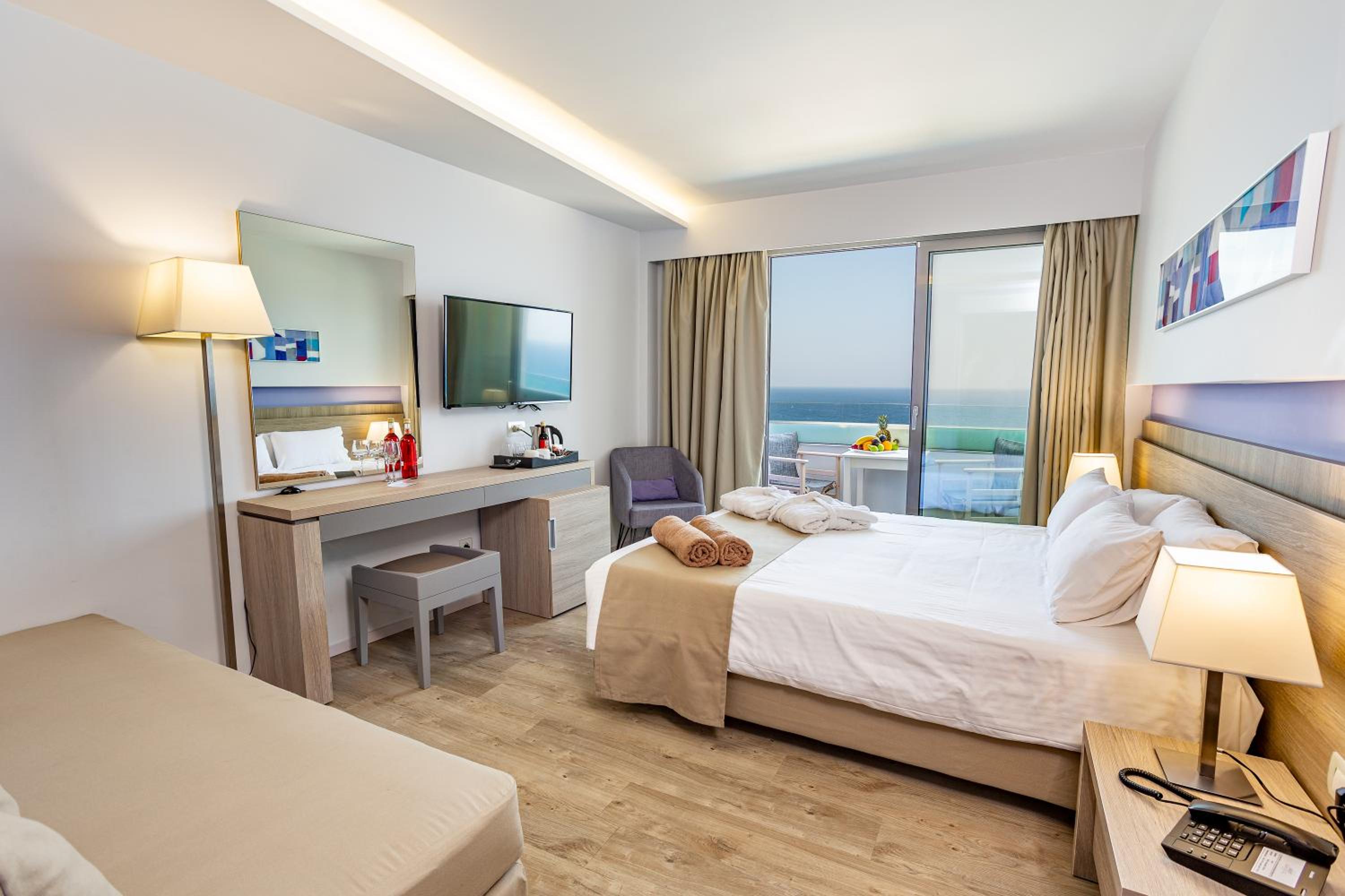 Double or Twin Room with Sea View