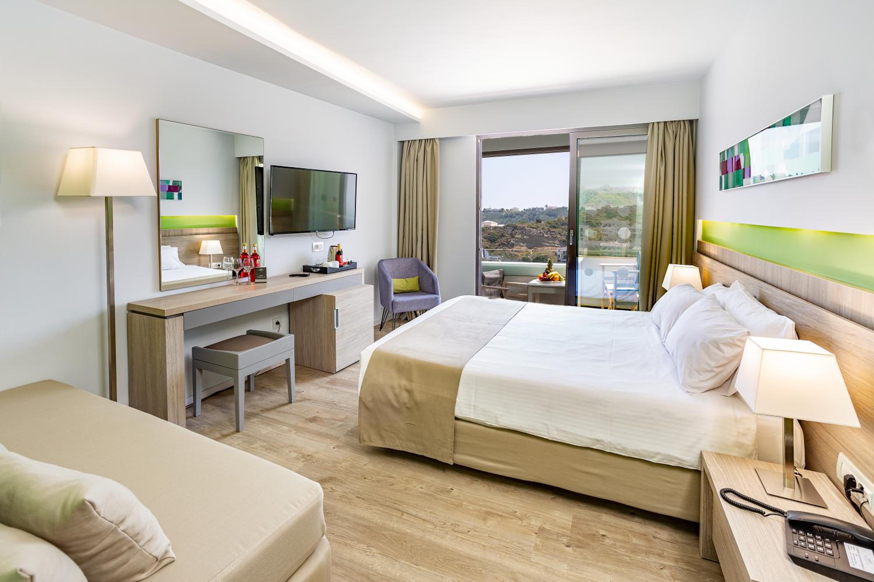 Double or Twin Room with Mountain View