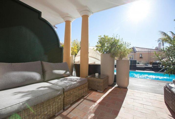 Pool Suite - Photo 3