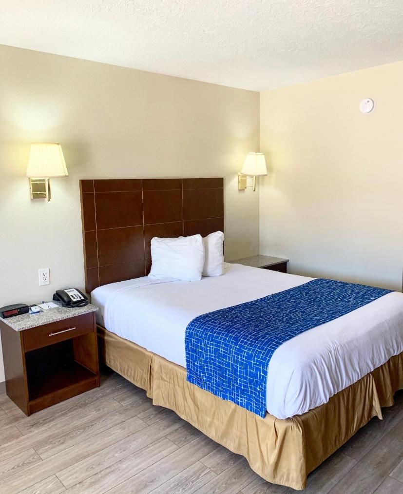 Deluxe Queen Room - Non-Smoking - Photo 3