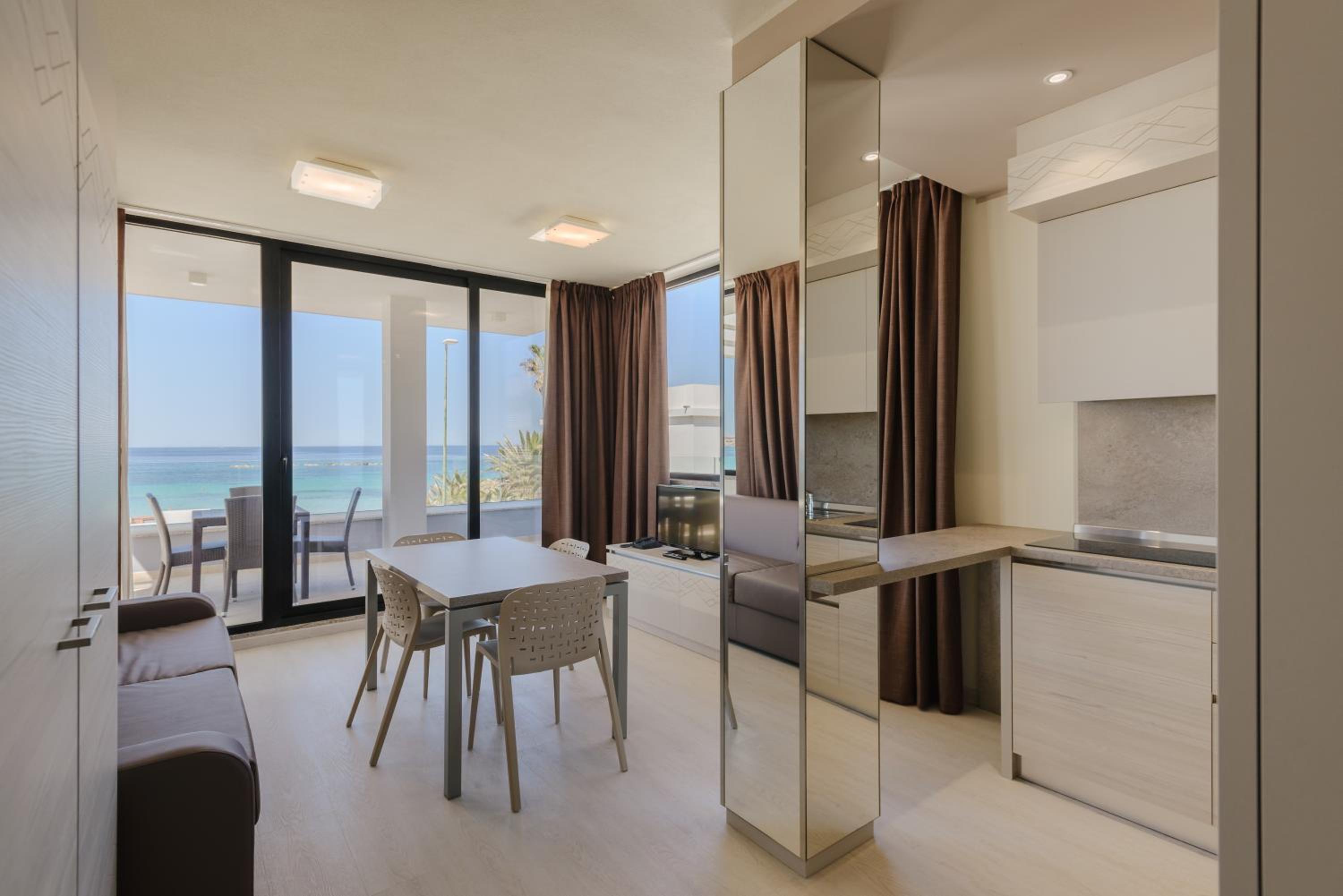 Superior Einzimmerwohnung mit Terrasse und Meerblick
