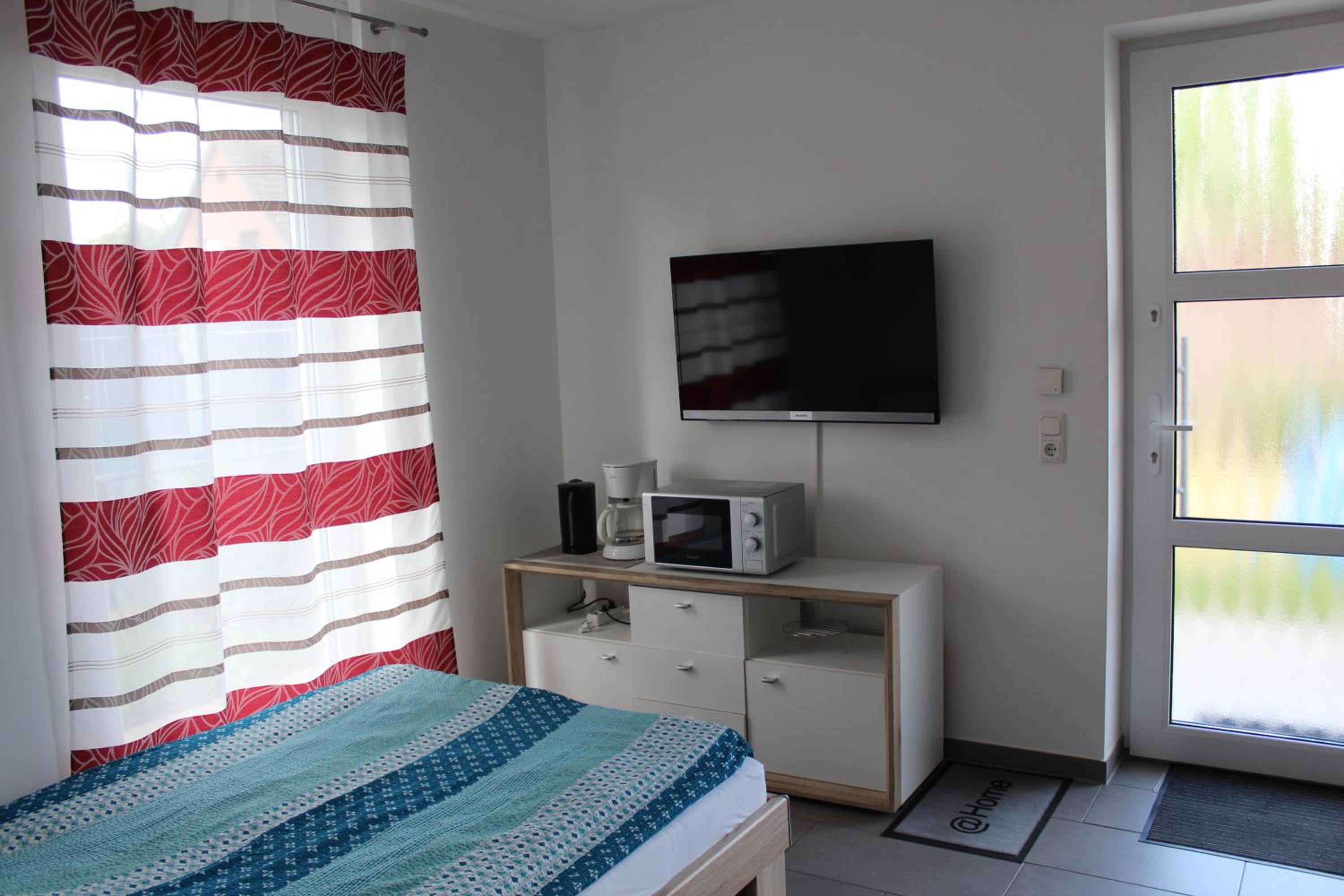 Single Room with Private Bathroom photo 2