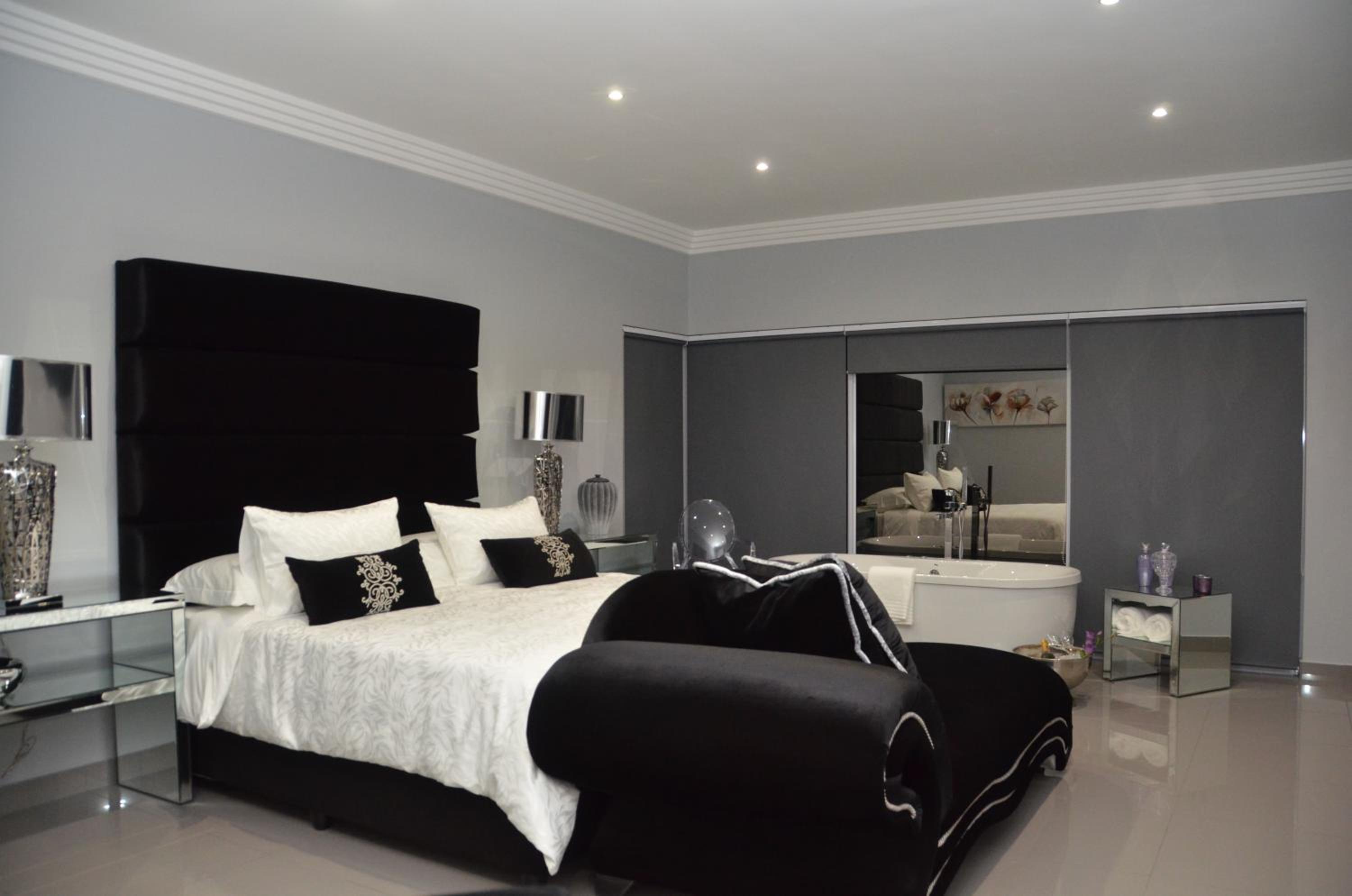 Luxury Suite photo 2