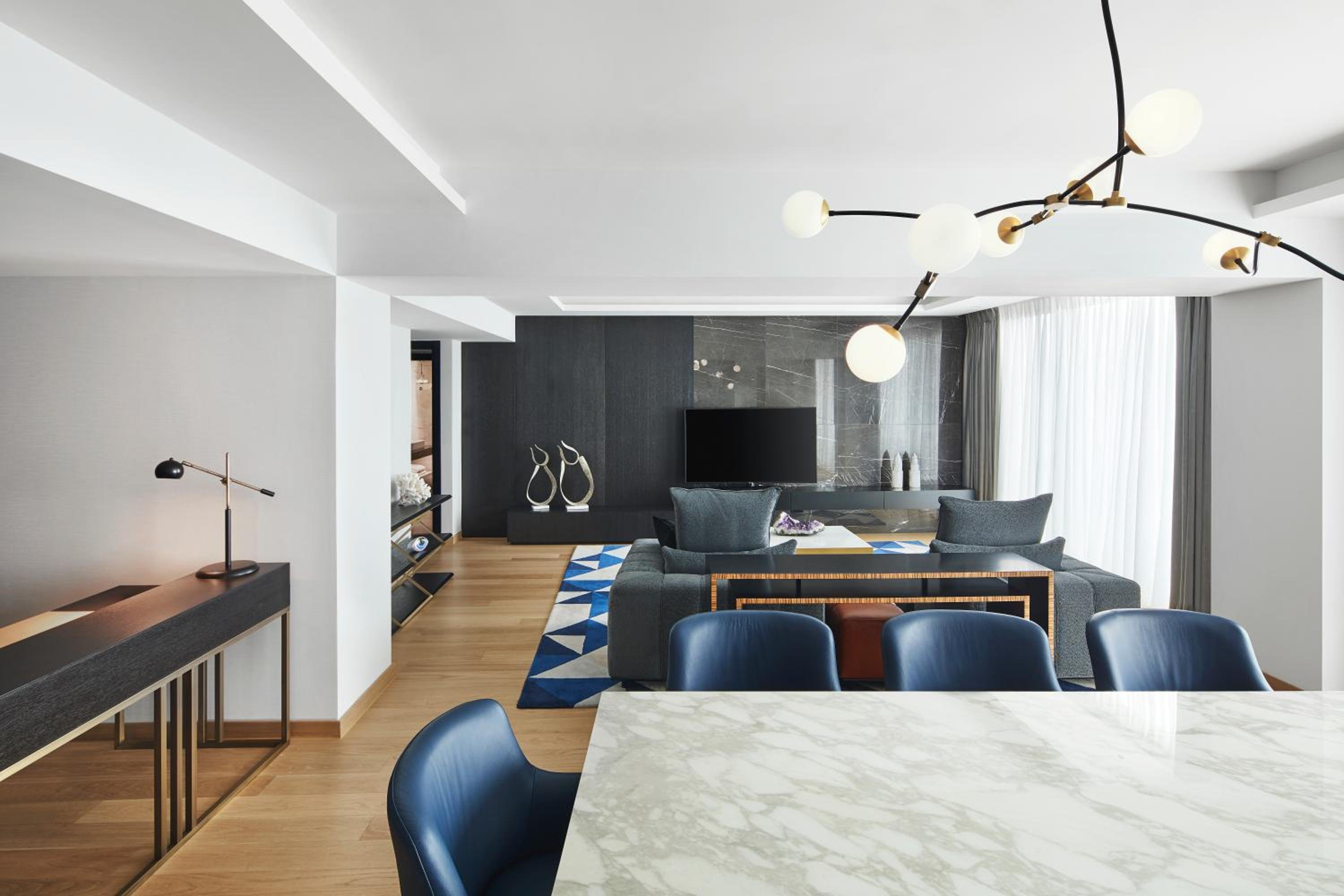 Acropolis King Suite