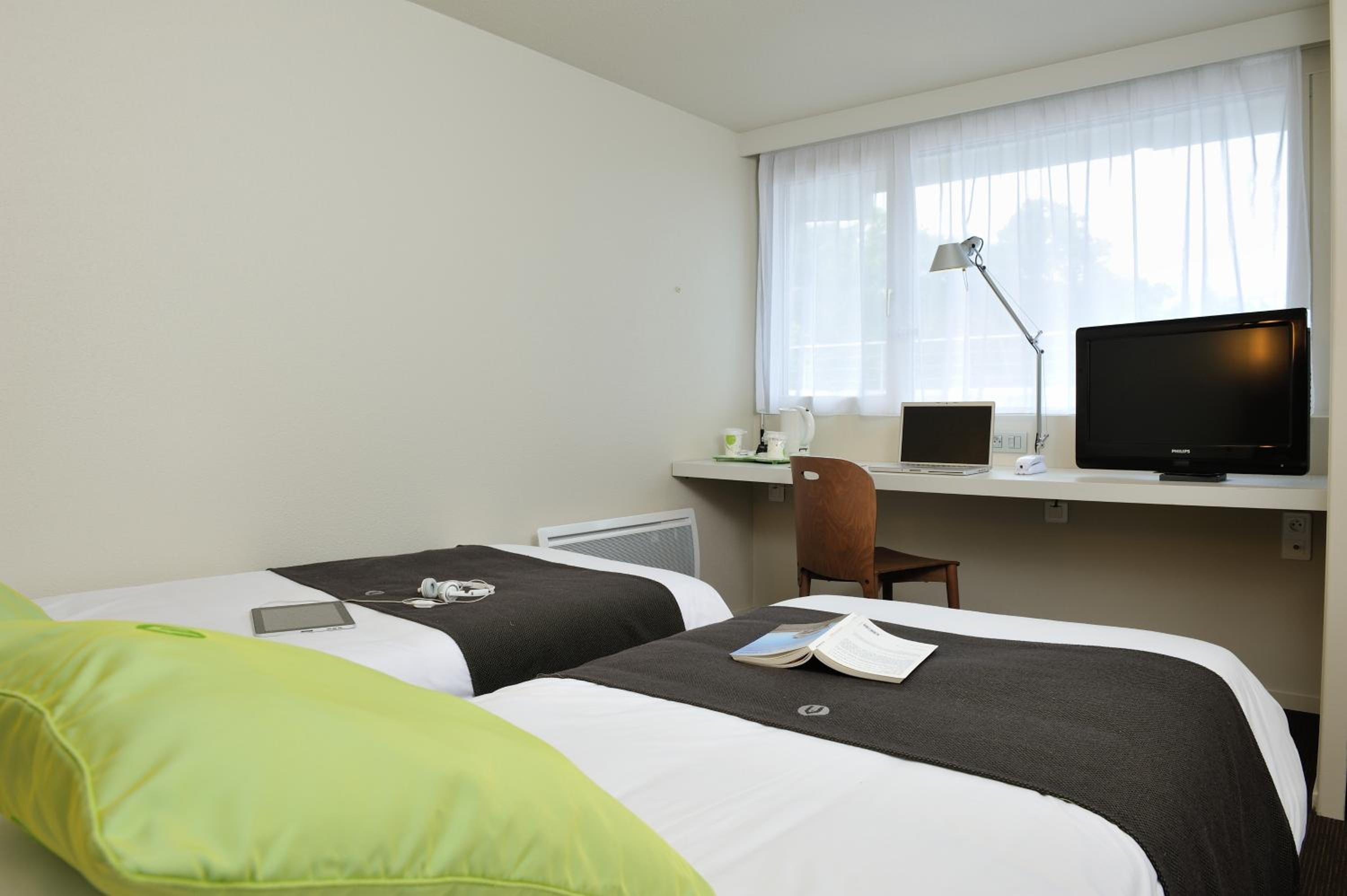Standard Twin Room - Photo 6