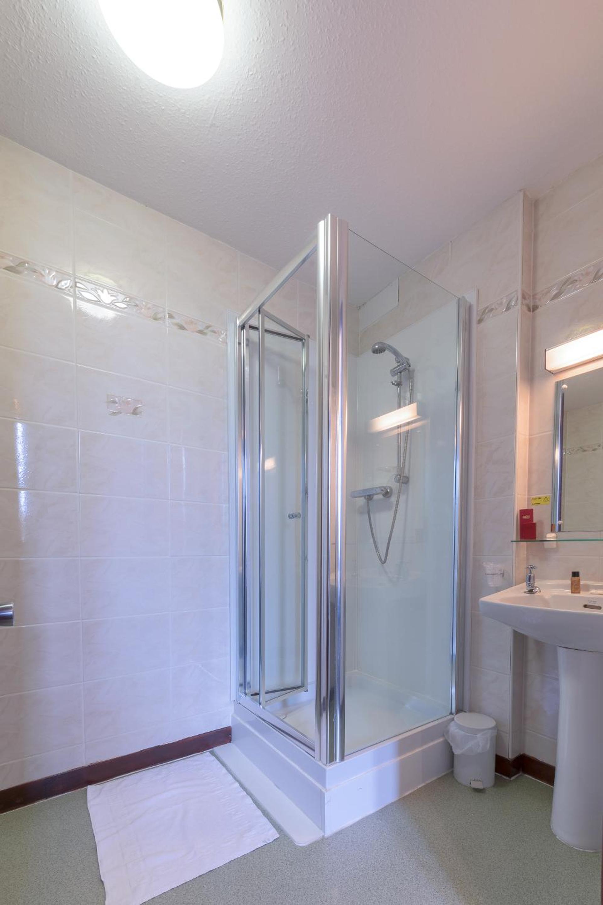 Twin Room - Photo 5