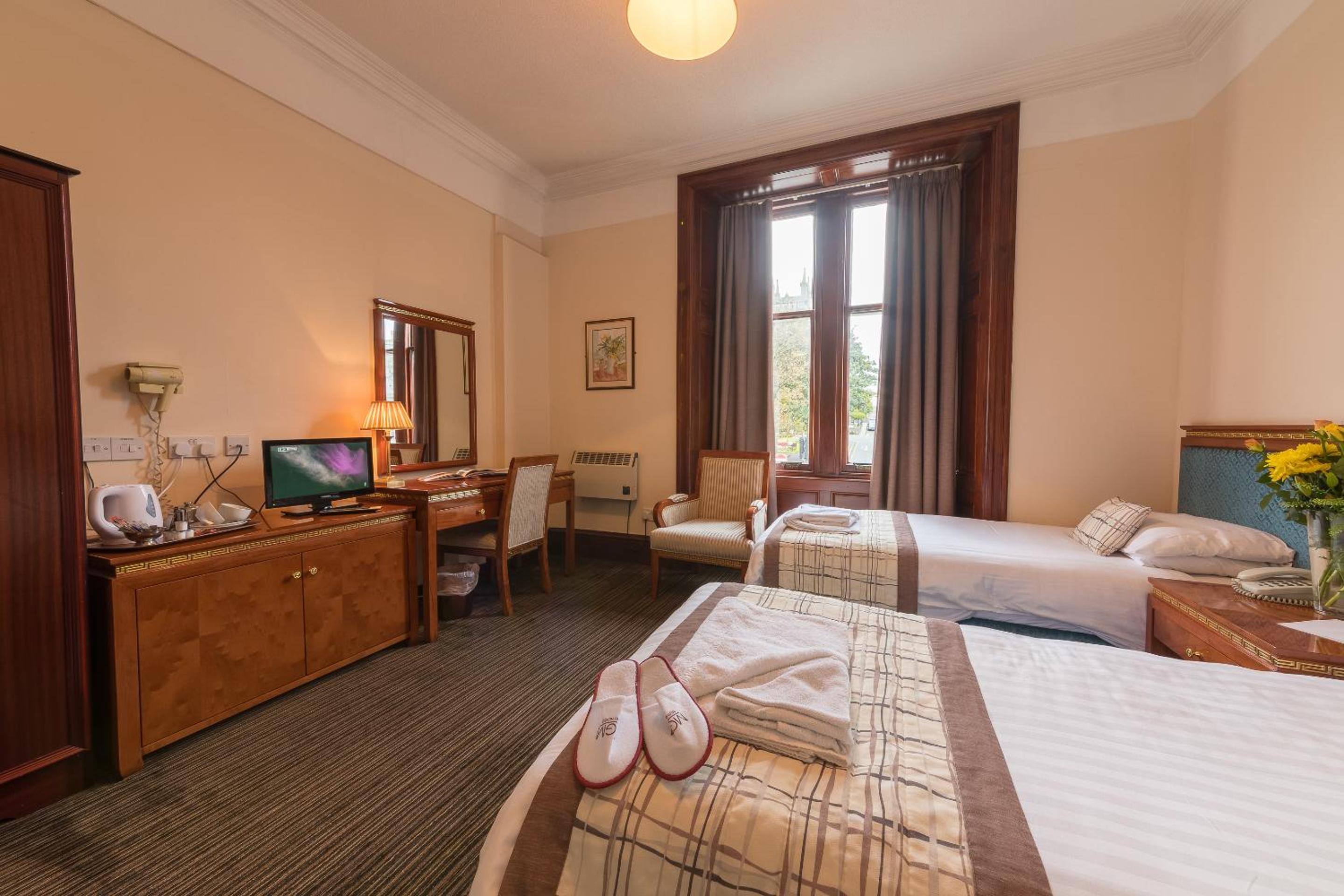 Twin Room - Photo 2
