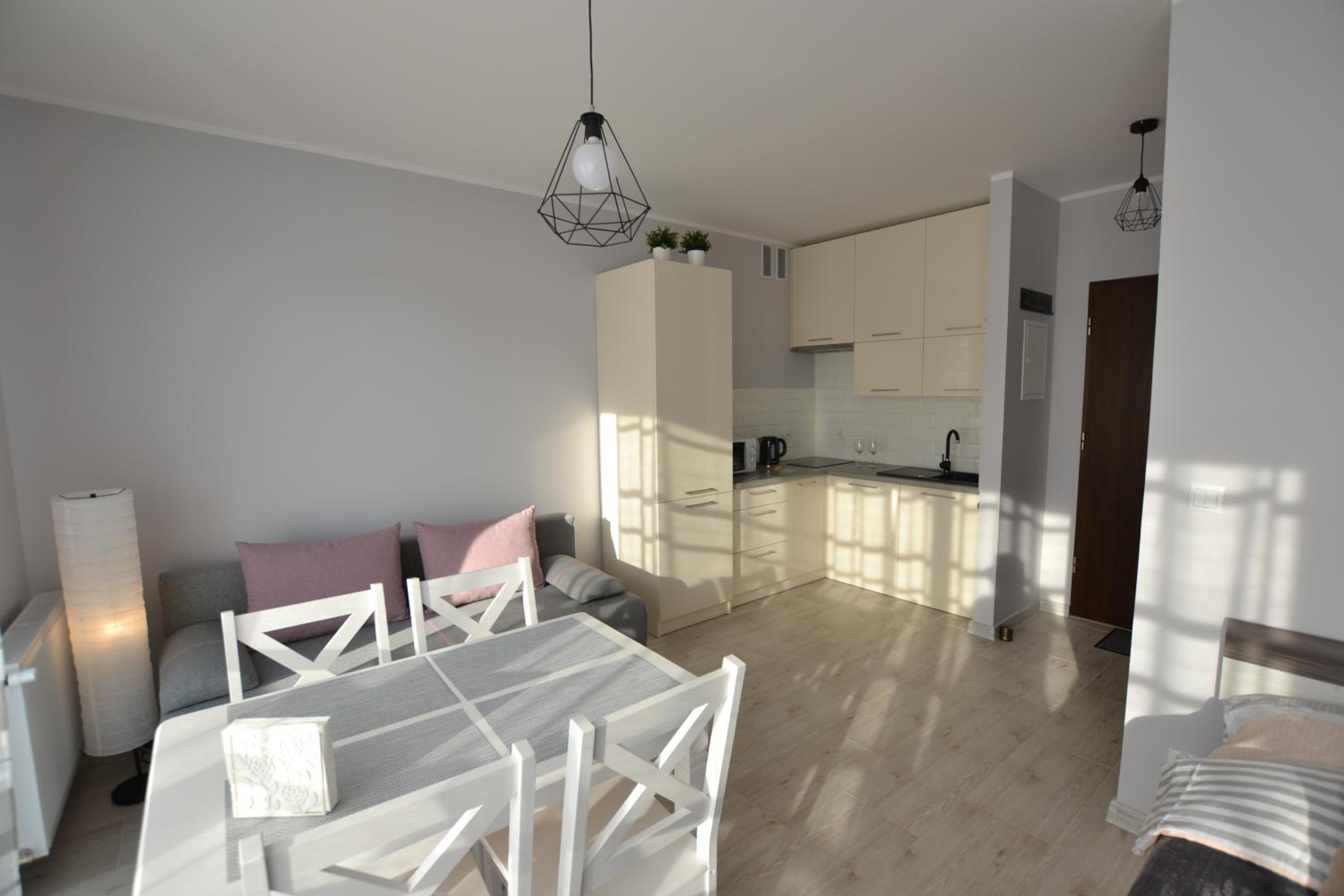 Apartment with Balcony - Photo 2