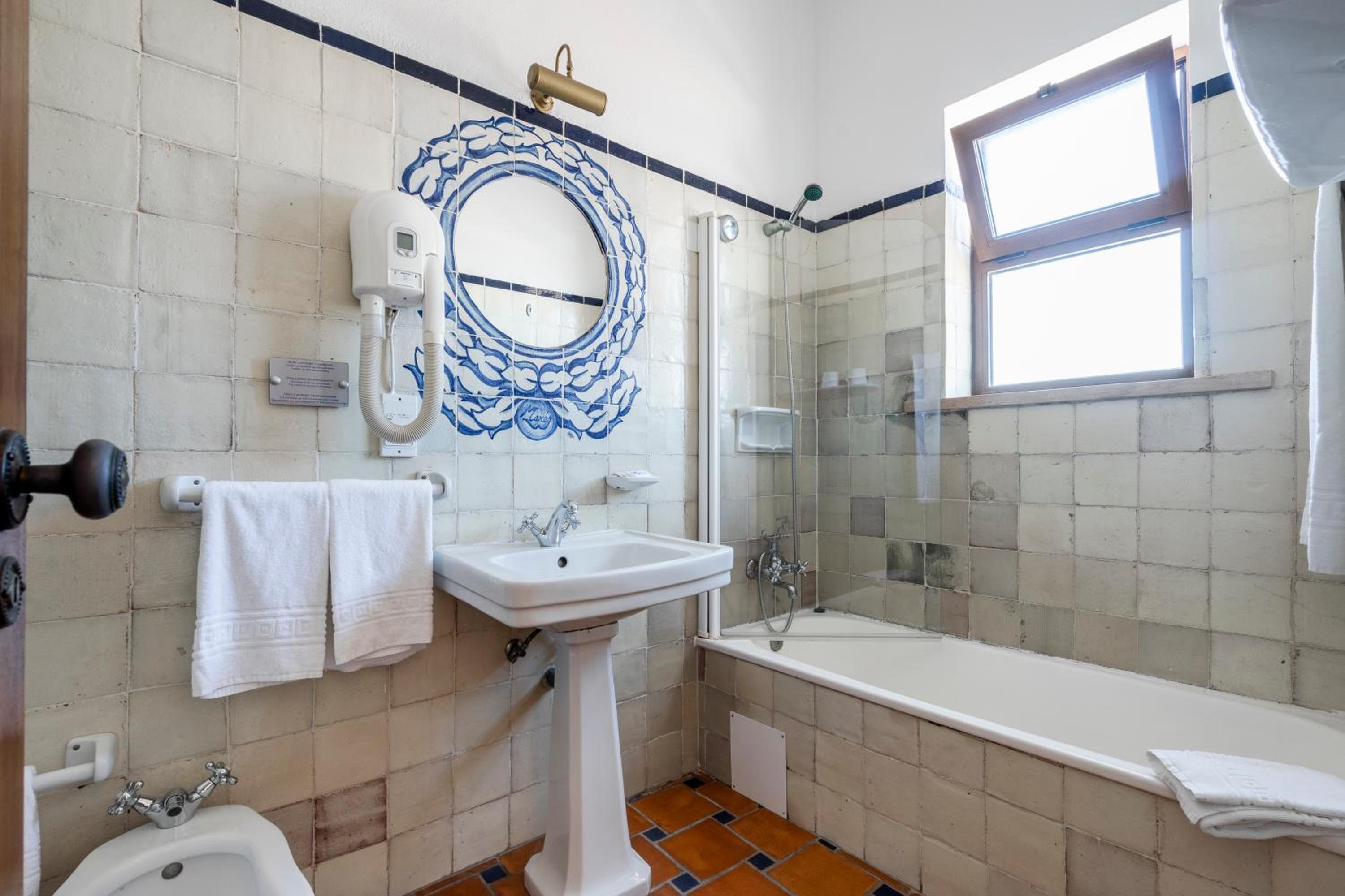 Superior Double or Twin Room with River View - Photo 4
